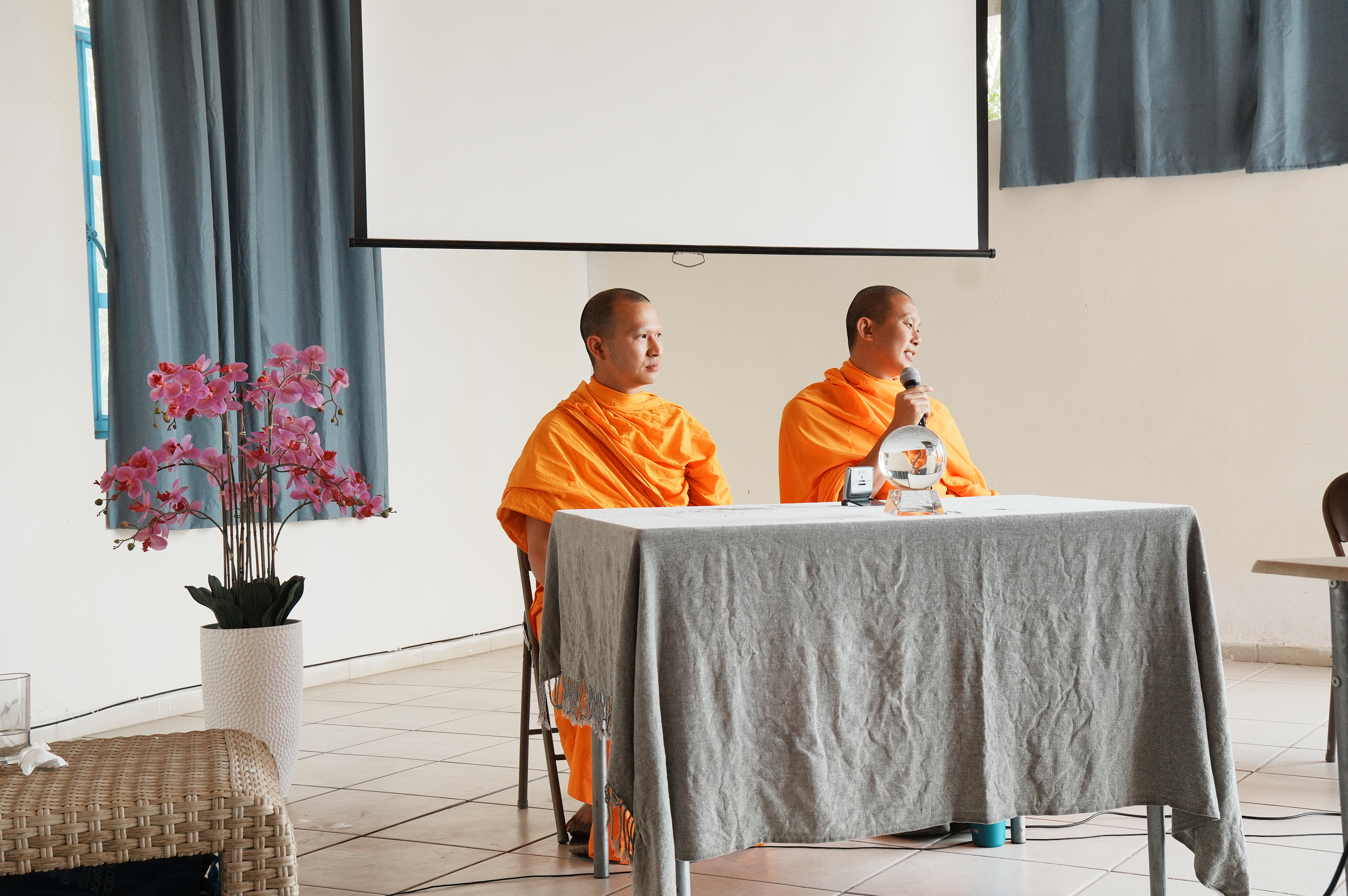 วัดพระธรรมกายเม็กซิโก จัดปฏิบัติธรรม ณ ฮาดินเซน เมืองเตโปสแลน