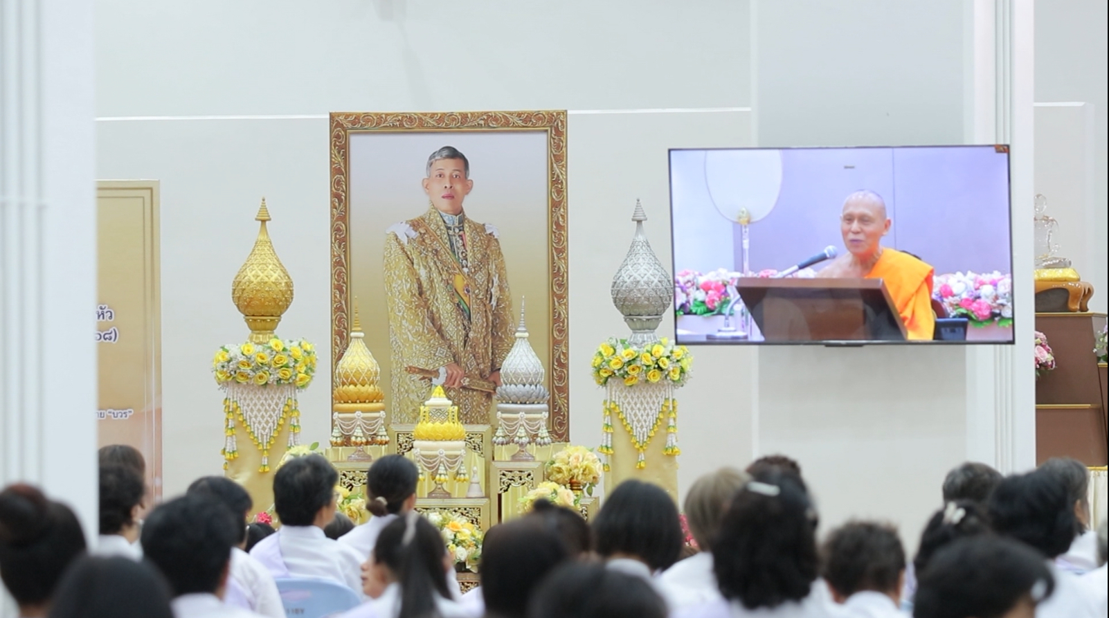 พิธีปิดโครงการปฏิบัติธรรม “บวชอุบาสิกาแก้ว” ถวายเป็นพระราชกุศลแด่พระบาทสมเด็จพระวชิรเกล้าเจ้าอยู่หัว เนื่องในวันฉัตรมงคล
