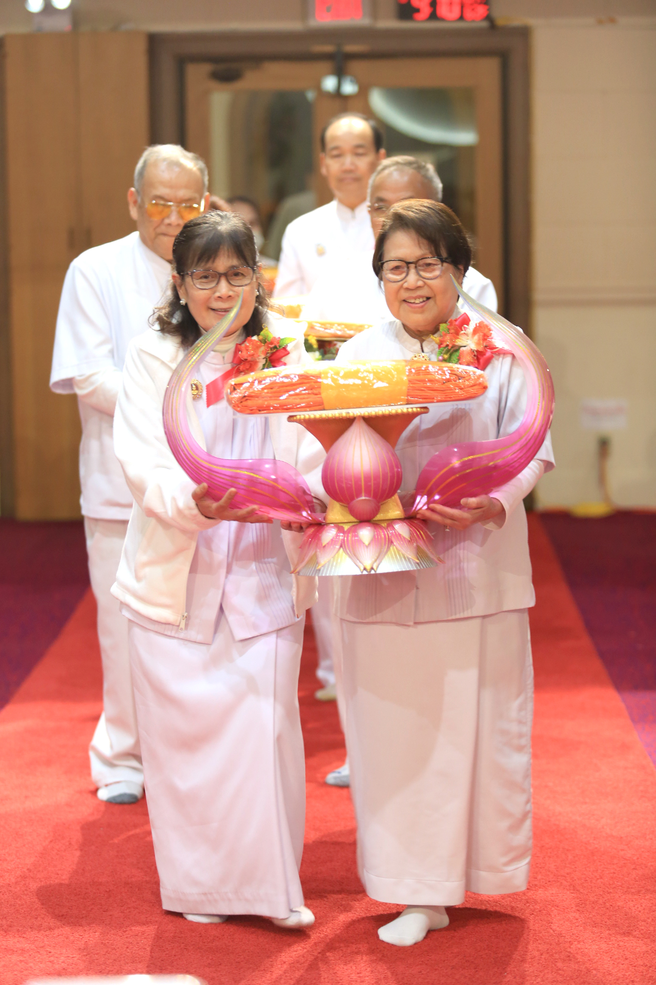 คณะประธานก็ได้ตั้งริ้วขบวน