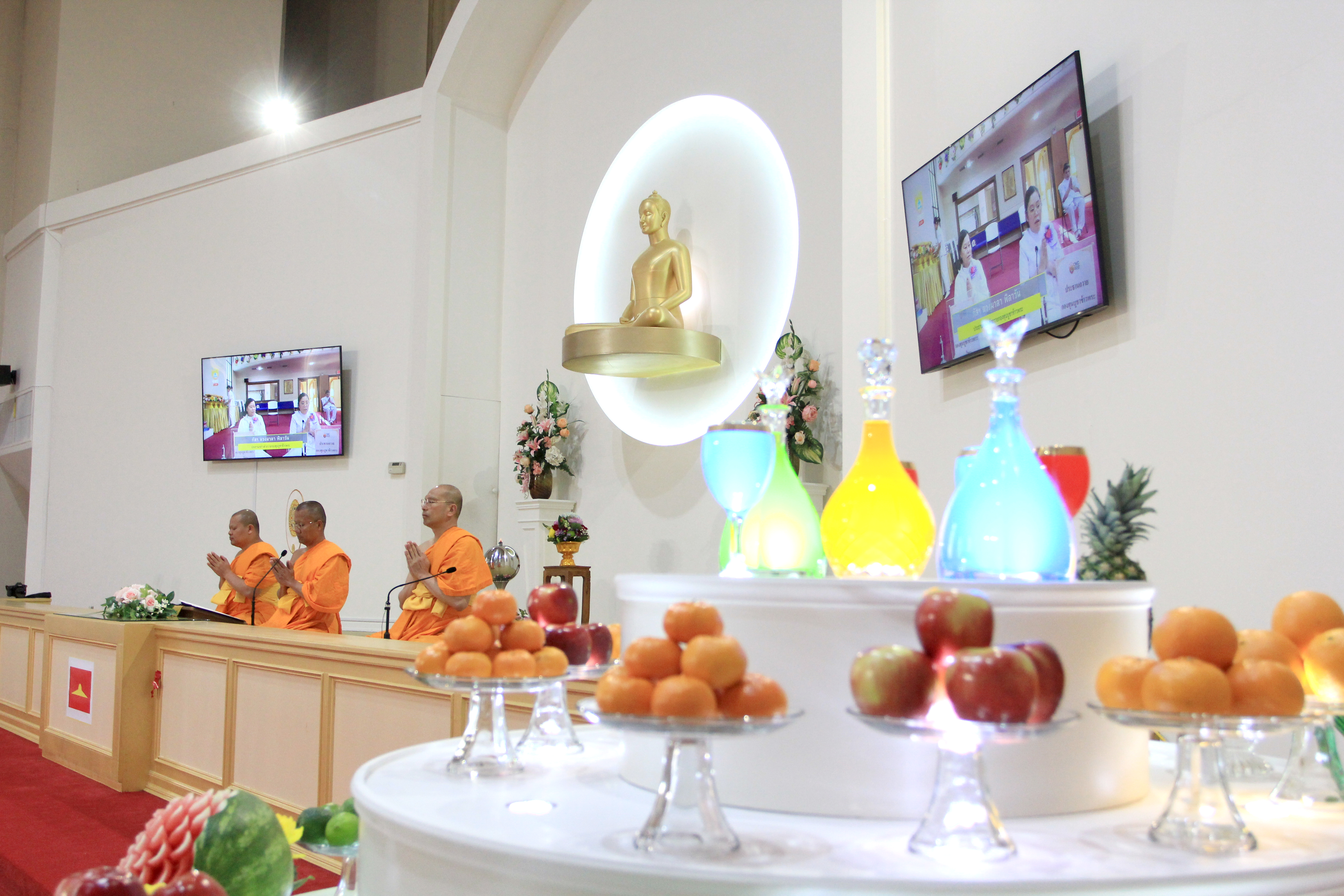 วัดพระธรรมกายออเรกอน จัดงานบุญบูชาข้าวพระ