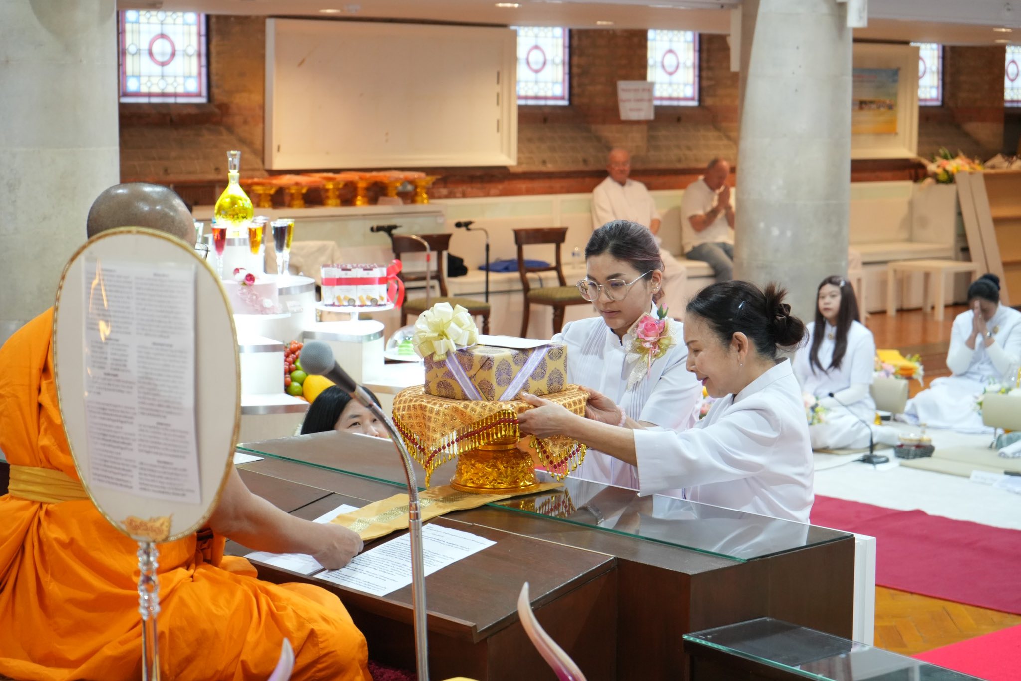 วัดพระธรรมกายลอนดอน จัดงานบุญบูชาข้าวพระ