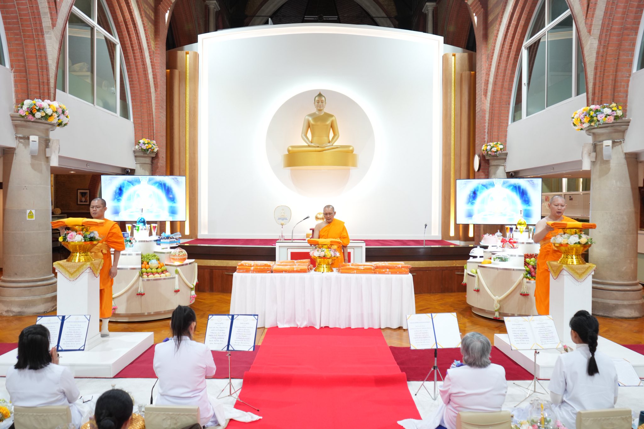 วัดพระธรรมกายลอนดอน จัดงานบุญบูชาข้าวพระ