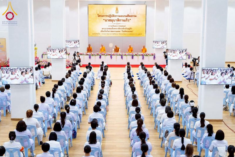 The women power networks of Bavorn (Home-Temples-Government Sectors) in Khlong Luang district join “Laywomen Training Program” on Coronation Day 2025.