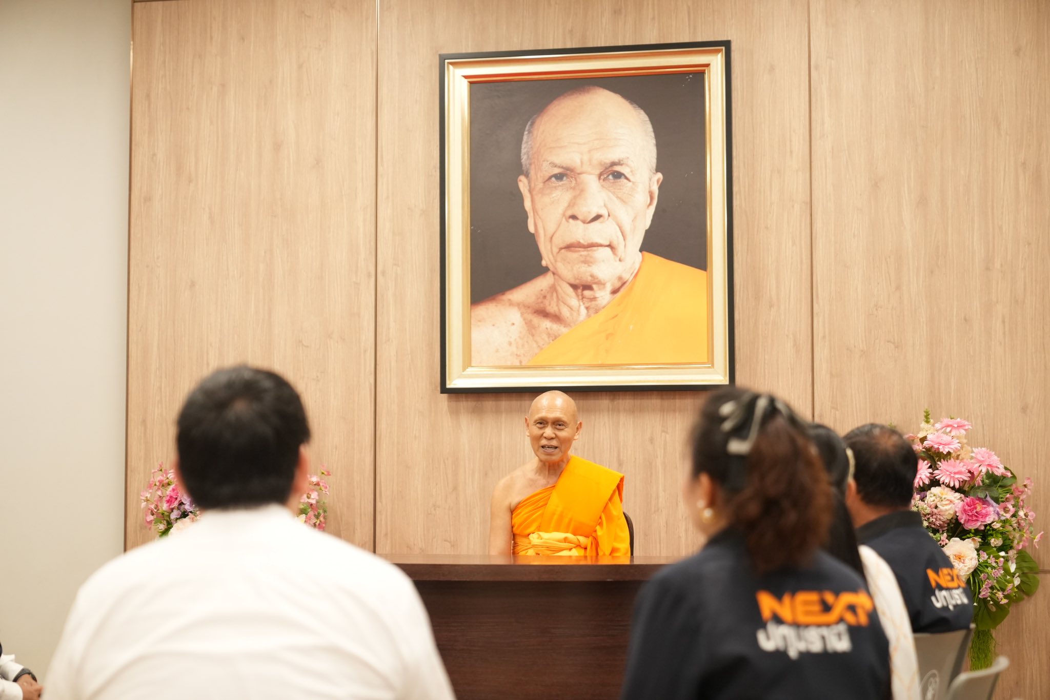 อบจ.ปทุมฯ จัดวัคซีนไข้หวัดใหญ่ 500 โดสถวายสามเณรวัดพระธรรมกาย