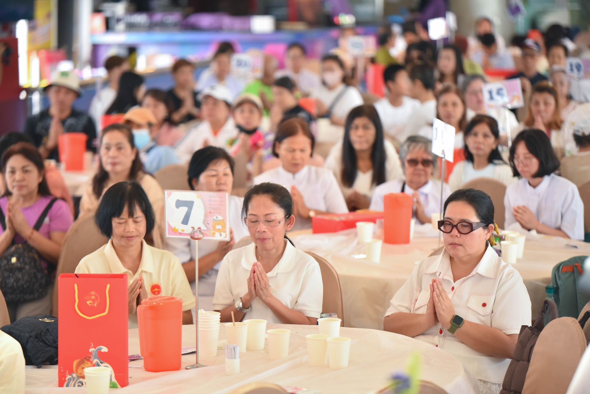 วัดพระธรรมกายฮ่องกง จัดพิธีปล่อยปลาบนเรือใหญ่กลางอ่าวฮ่องกง