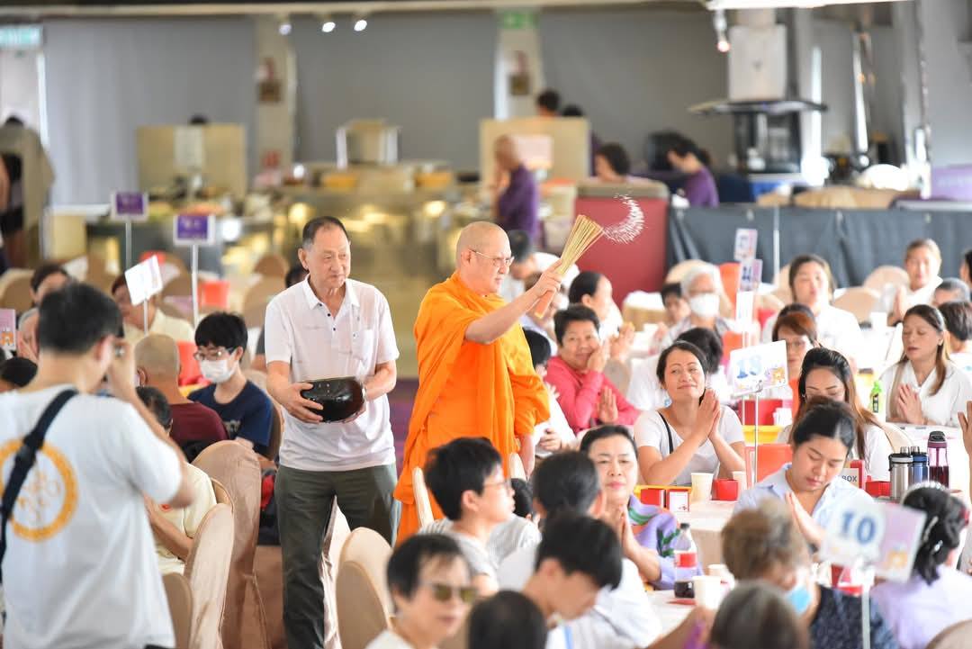 วัดพระธรรมกายฮ่องกง จัดพิธีปล่อยปลาบนเรือใหญ่กลางอ่าวฮ่องกง