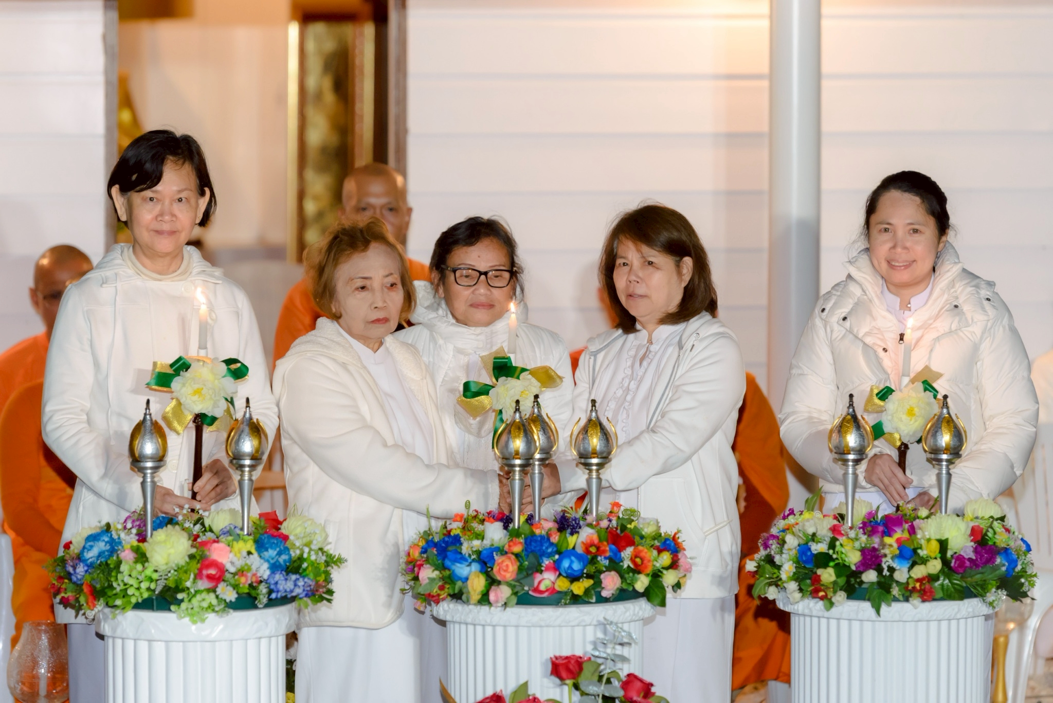 คณะเจ้าภาพจุดประทีป