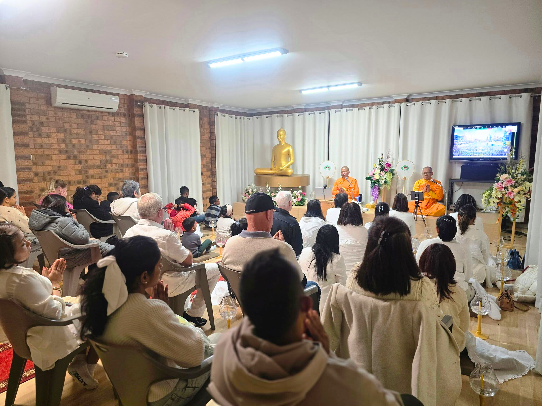 วัดพระธรรมกายอัลบูรี จัดงานวันวิสาขบูชา