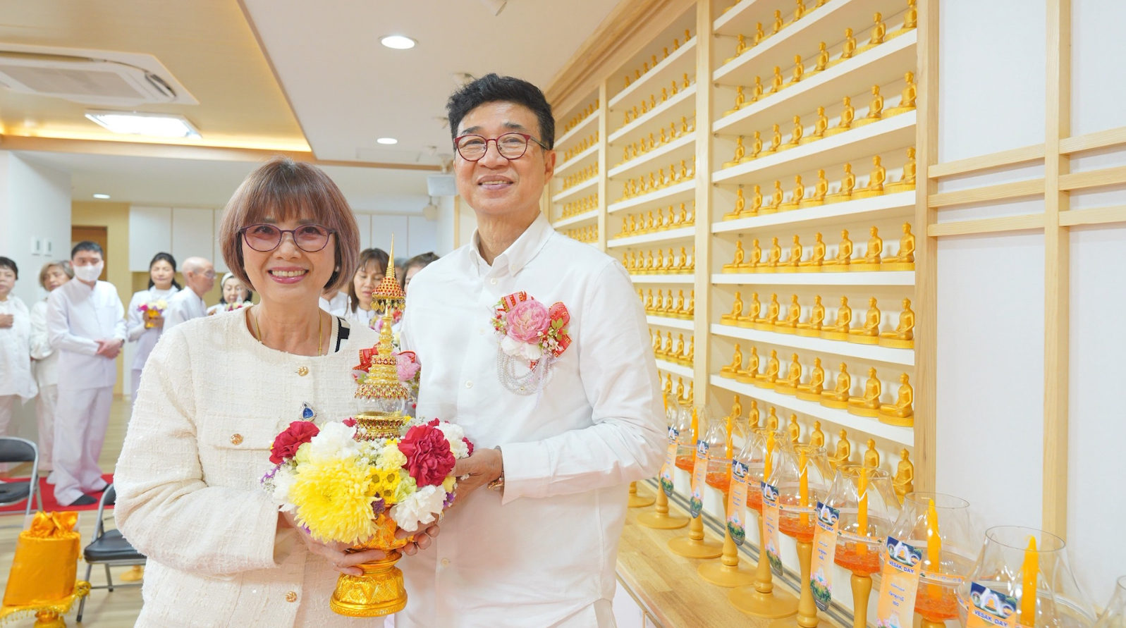 อัญเชิญพระบรมสารีริกธาตุเข้าสู่กลางพิธี