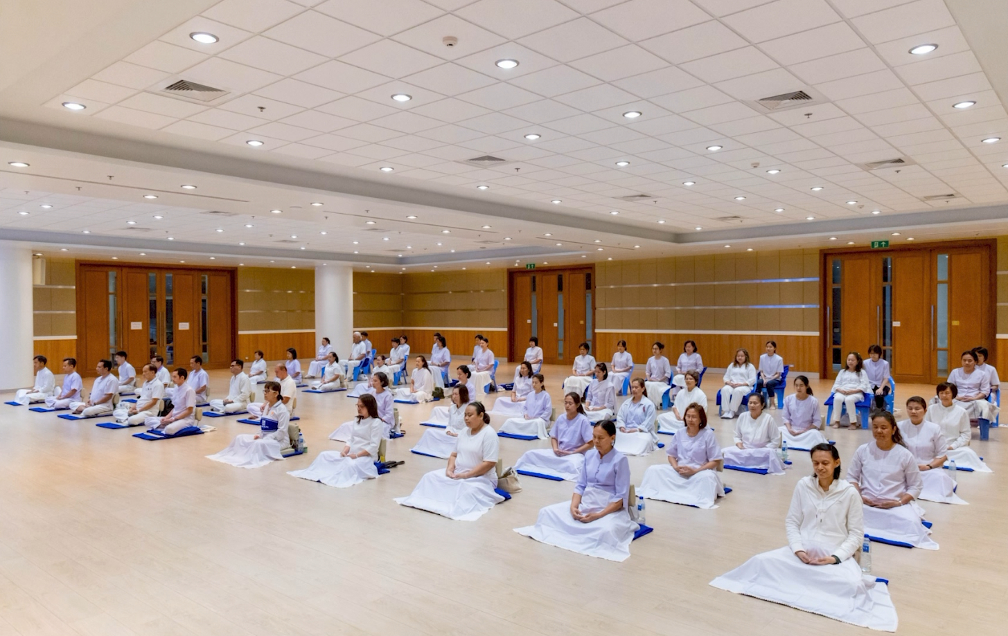 เจริญสมาธิภาวนาร่วมกัน ได้พักกาย พักใจ กับการปฏิบัติธรรมท่ามกลางธรรมชาติ