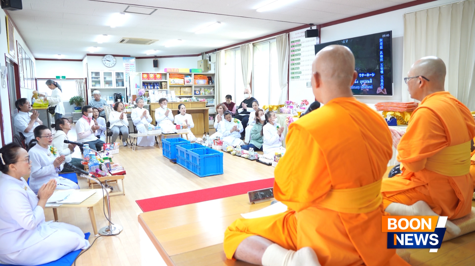 สาธุชนได้รวมใจสวดมนต์บทธัมมจักกัปปวัตตนสูตร