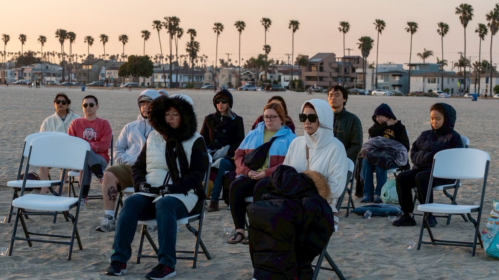 วัดพระธรรมกายแคลิฟอร์เนีย จัดกิจกรรมจุดประทีปรวมใจเพื่อสันติสุขภายใน