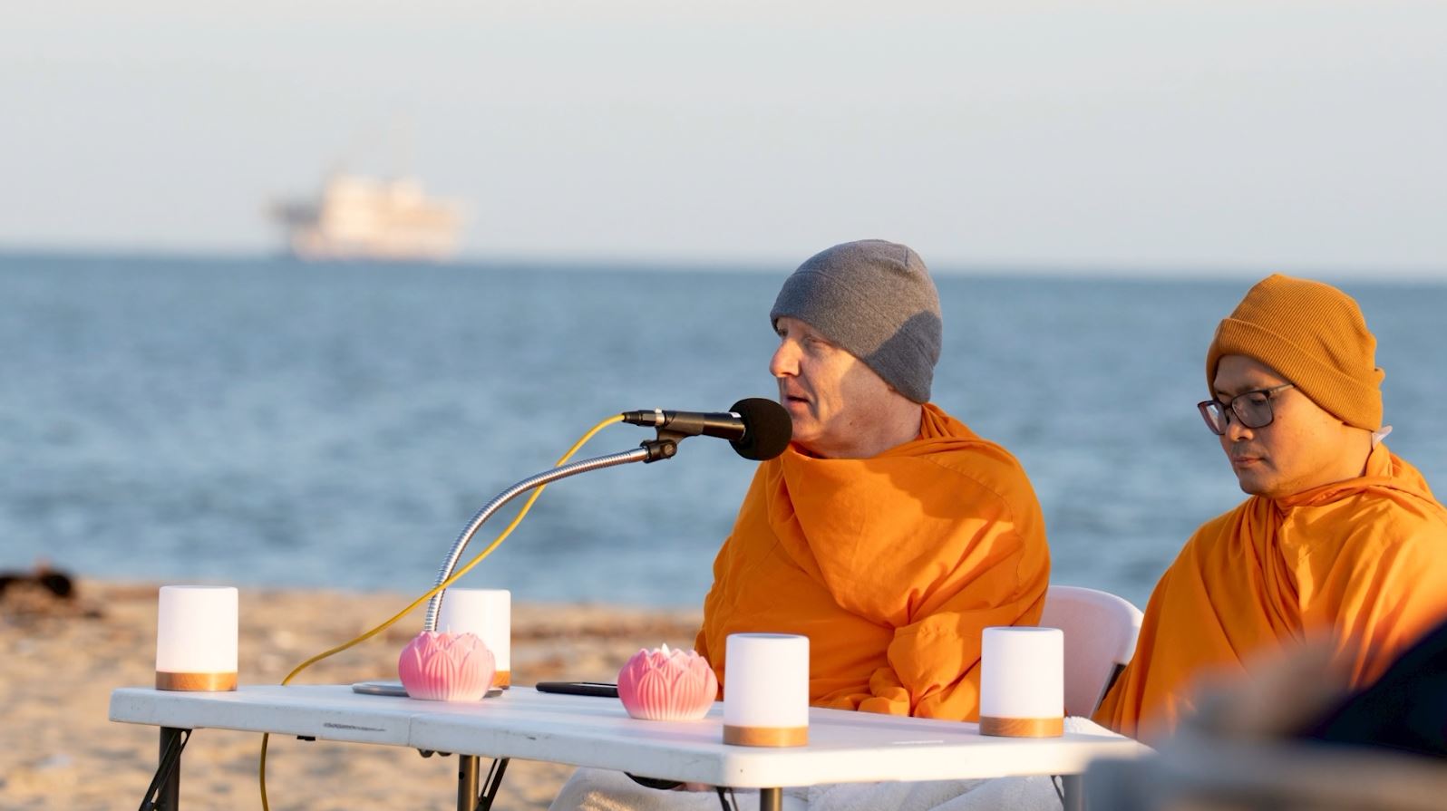 วัดพระธรรมกายแคลิฟอร์เนีย จัดกิจกรรมจุดประทีปรวมใจเพื่อสันติสุขภายใน