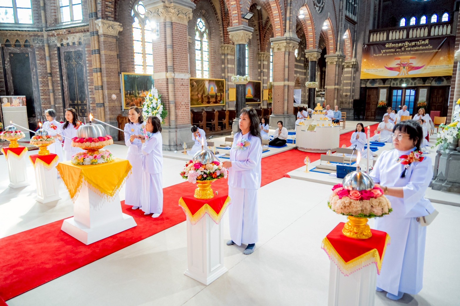 วัดพระธรรมกายเนเธอร์แลนด์ จัดงานบุญวันวิสาขบูชา