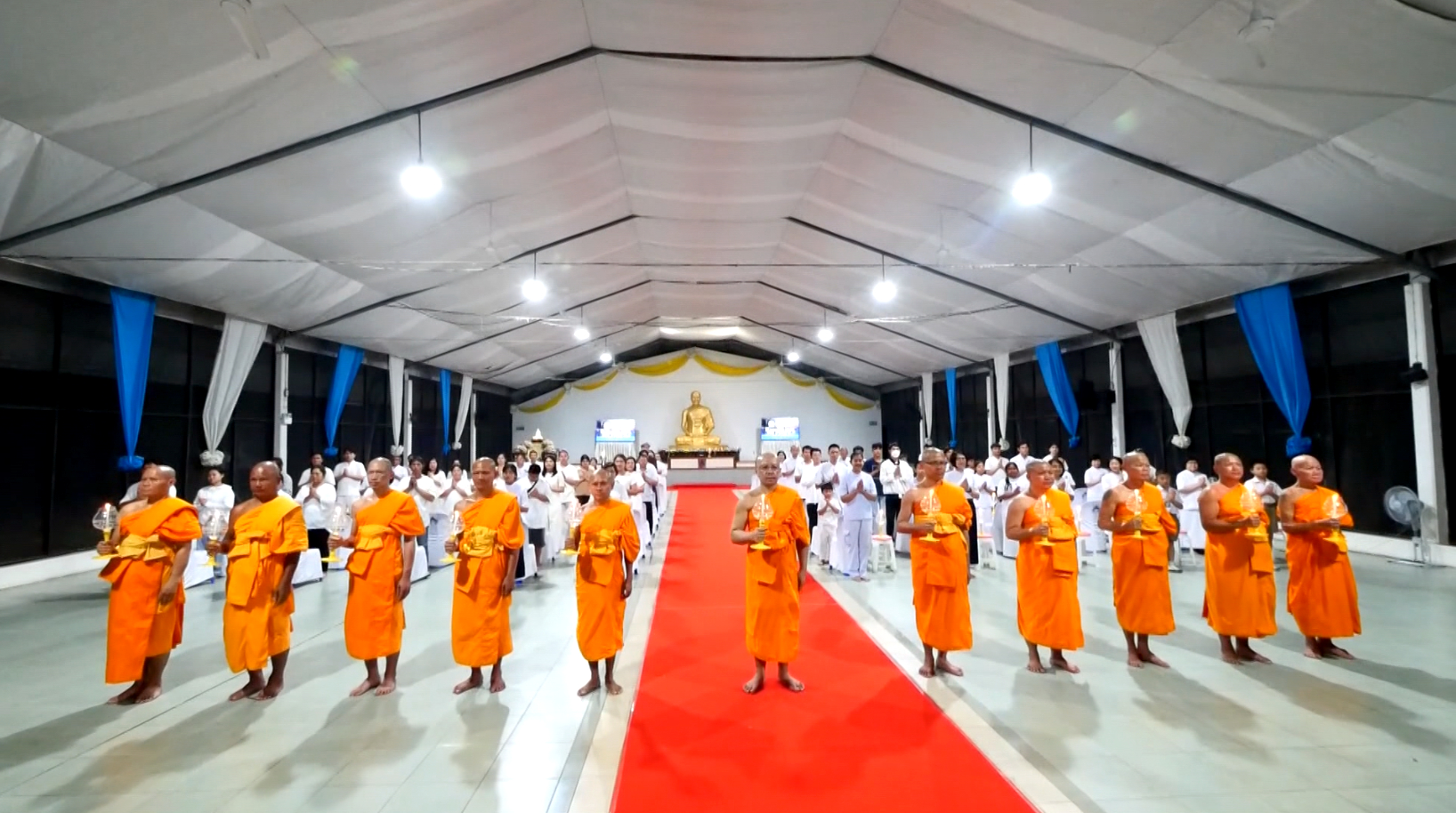 จุดโคมวิสาขประทีปเพื่อถวายเป็นพุทธบูชา เนื่องในวันวิสาขบูชา