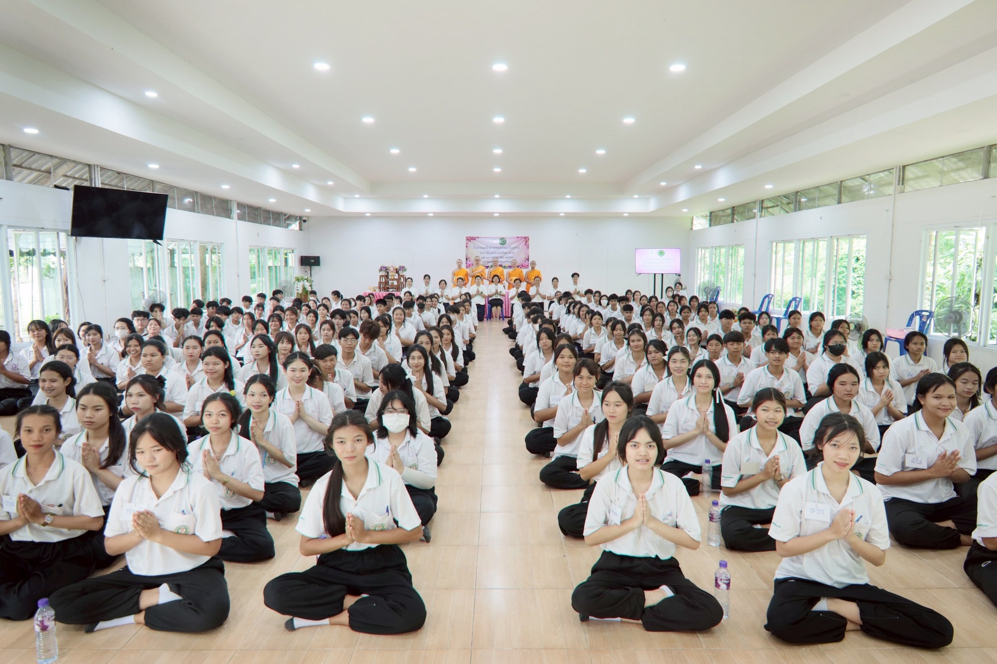 นักศึกษาวิทยาลัยเทคโนโลยีชัยบาดาล เข้าค่ายอบรมศีลธรรม