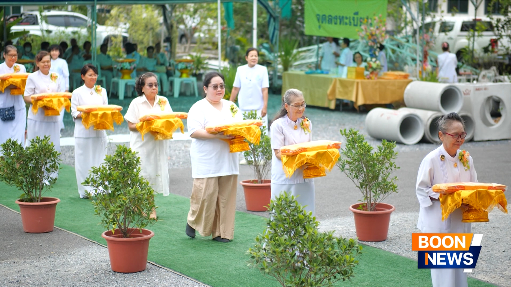 ริ้วขบวนอัญเชิญผ้าป่าได้เคลื่อนเข้าสู่ศูนย์กลางพิธี