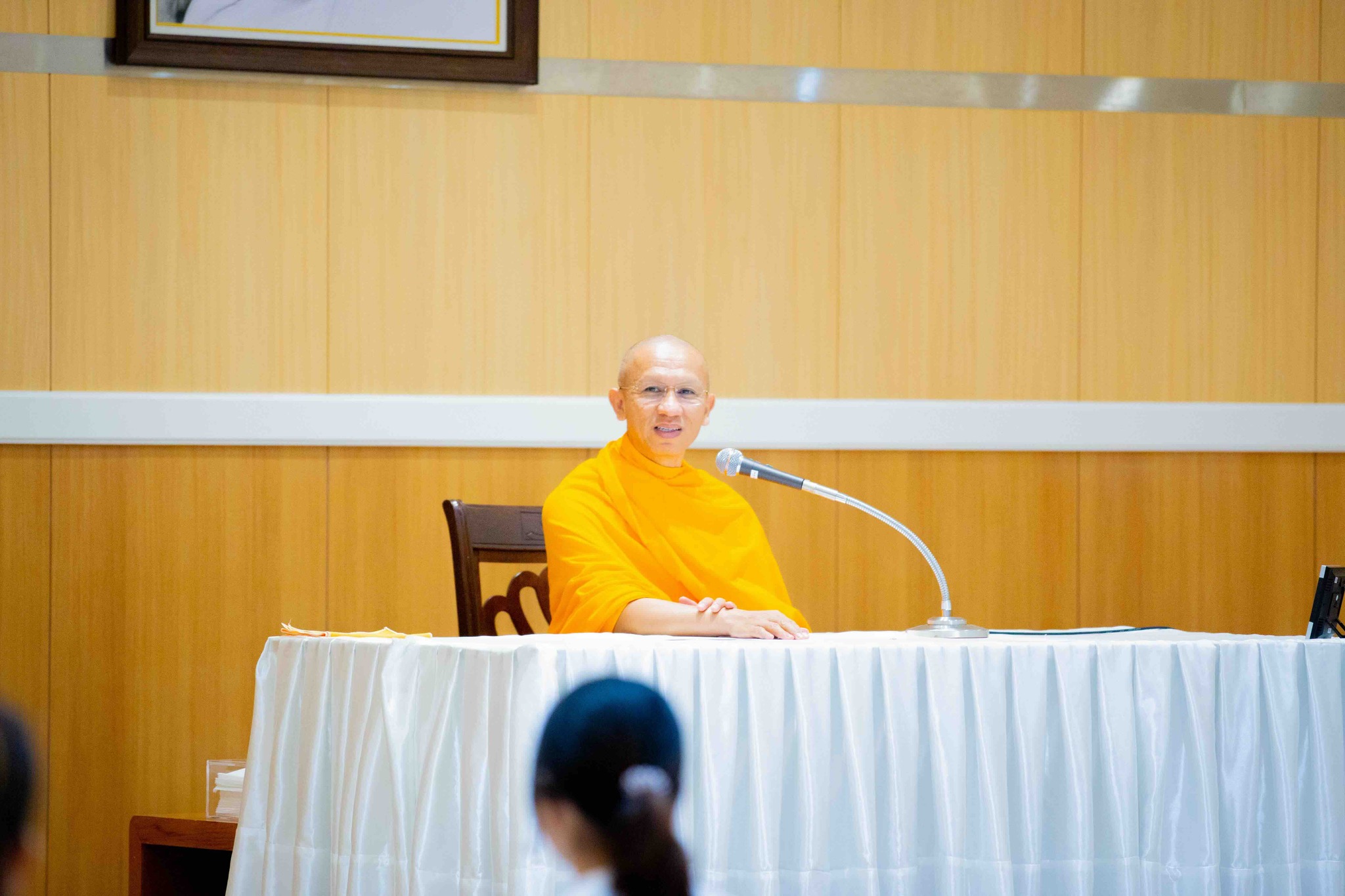 ฟังธรรมจากพระอาจารย์ไพฑูรย์ สุขิโต รองผู้อำนวยการสถาบันพัฒนาเยาวชนโลก