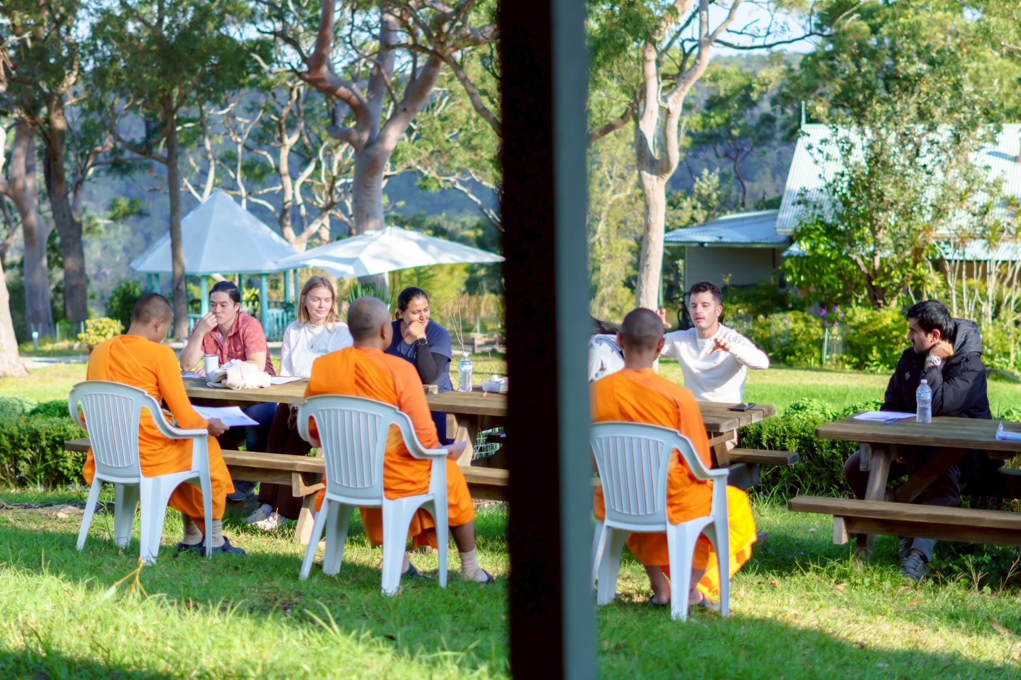 สอบถามถึงผลการปฏิบัติธรรม ซึ่งหลายท่านได้อารมณ์ผ่อนคลายและมีความสุขกับการปฏิบัติธรรม