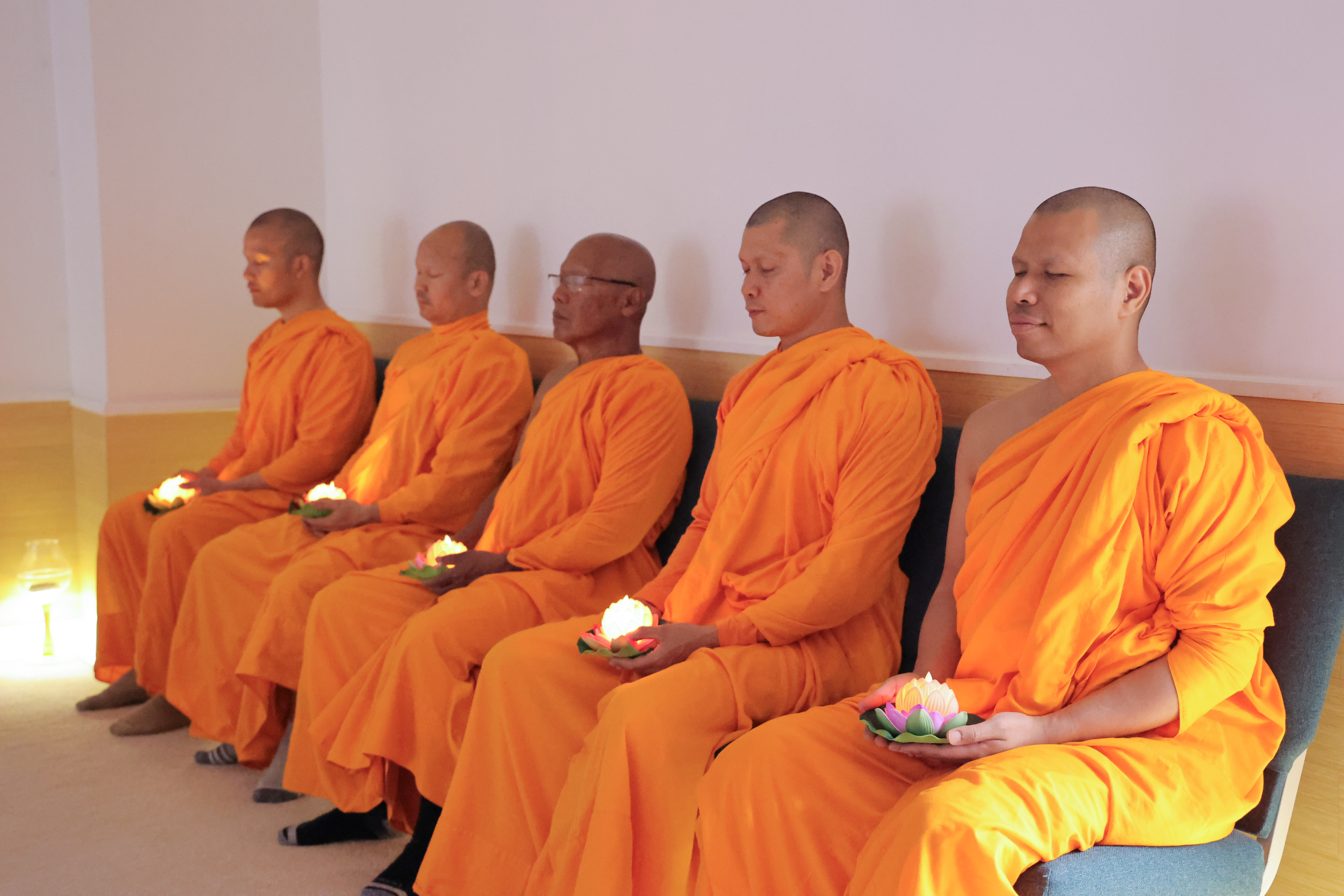 วัดพระธรรมกายจอร์เจีย จัดปฏิบัติธรรมชาวท้องถิ่นคืนวันเพ็ญ