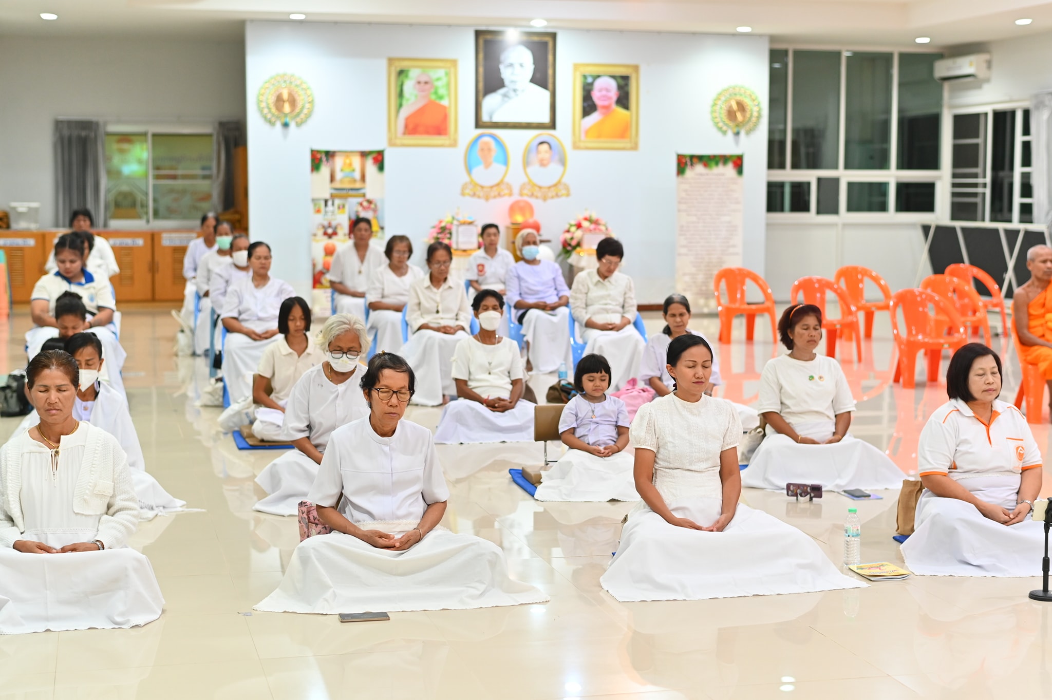 ศูนย์ปฏิบัติธรรมพนมสารคาม จัดปฏิบัติธรรมประจำสัปดาห์โครงการหมู่บ้านรักษาศีล 5