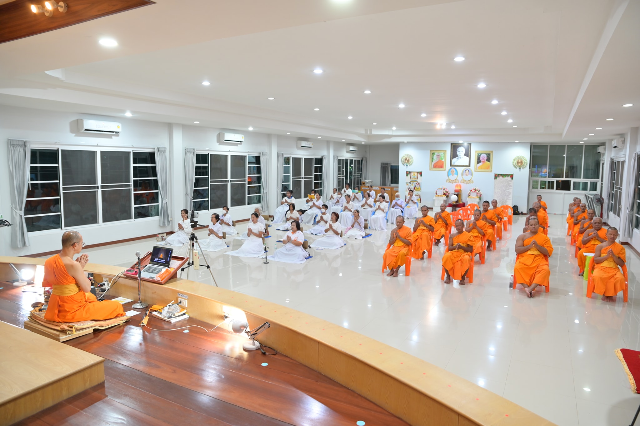 ศูนย์ปฏิบัติธรรมพนมสารคาม จัดปฏิบัติธรรมประจำสัปดาห์โครงการหมู่บ้านรักษาศีล 5