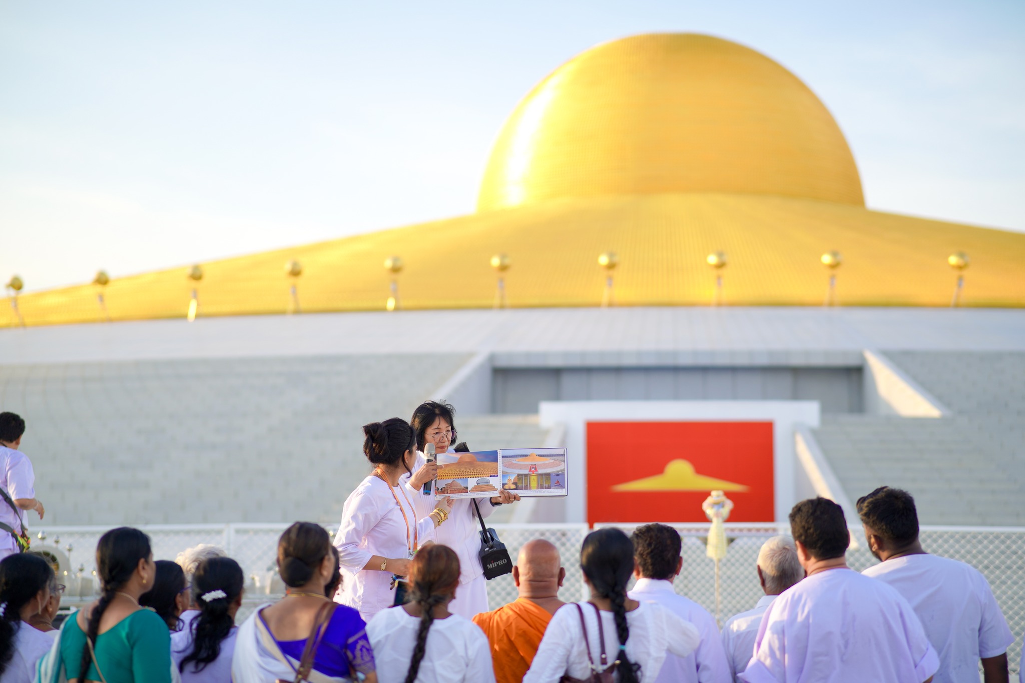 ชาวอินเดียกว่า 50 ท่าน เดินทางมาเยี่ยมชมวัดพระธรรมกาย