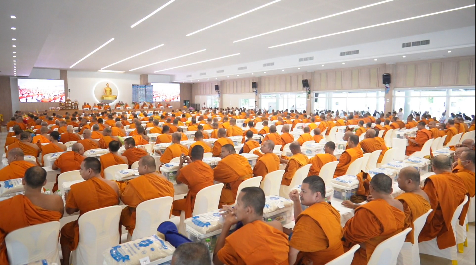 วัดพระธรรมกาย มูลนิธิธรรมกาย จัดพิธีถวายสังฆทาน 323 วัด 4 จว.ใต้ ครั้งที่ 177