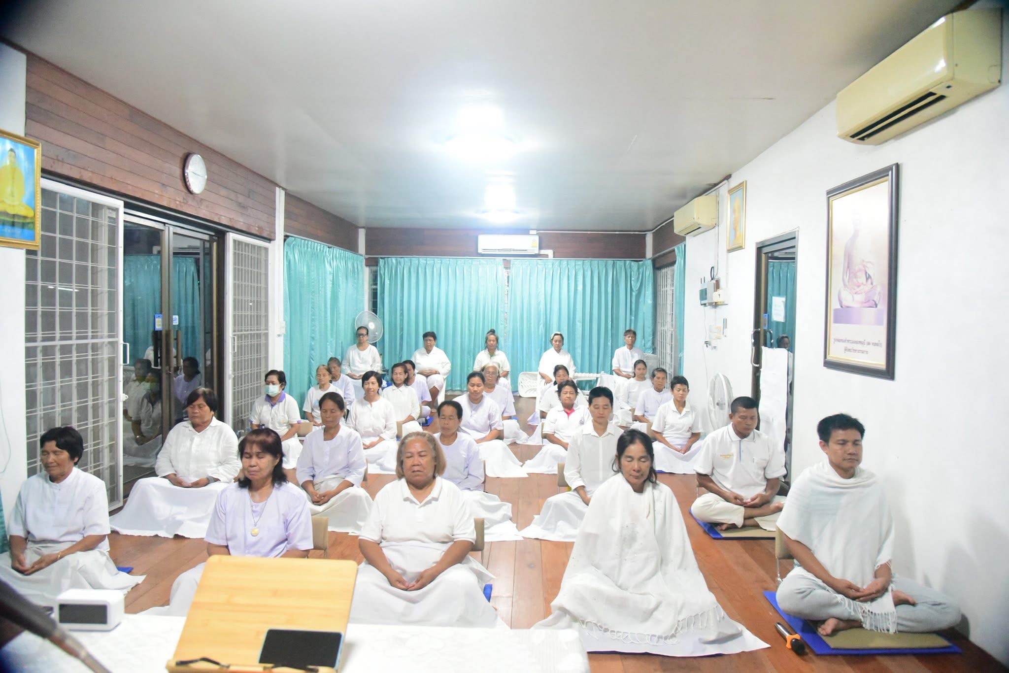 นั่งสมาธิร่วมกัน