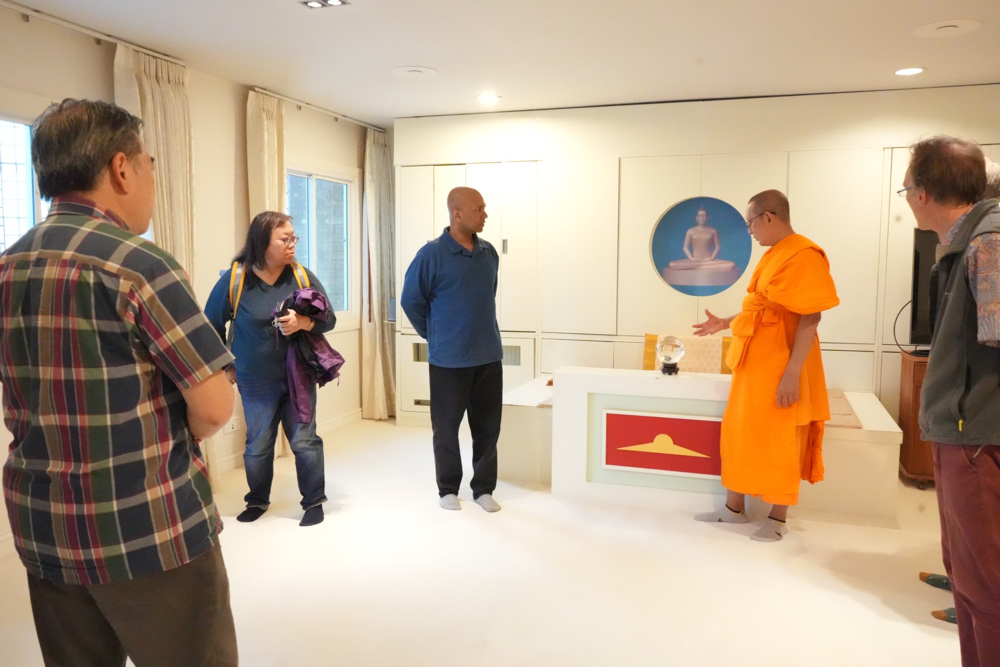 คณะผู้นำศาสนาเมือง Woking เยี่ยมชมวัดพระธรรมกายลอนดอน