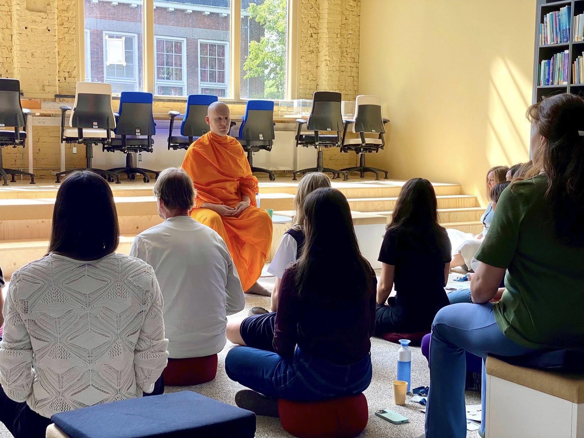 วัดพระธรรมกายเนเธอร์แลนด์ จัดปฏิบัติธรรม ณ บริษัท NACO