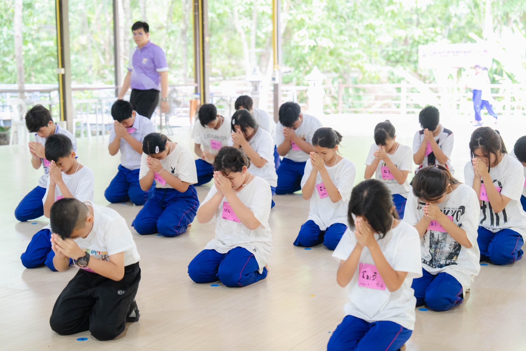 ศูนย์ปฏิบัติธรรมแก้วเมืองเลย จัดอบรมศีลธรรม โรงเรียนชุมชนบ้านท่าสะอาด