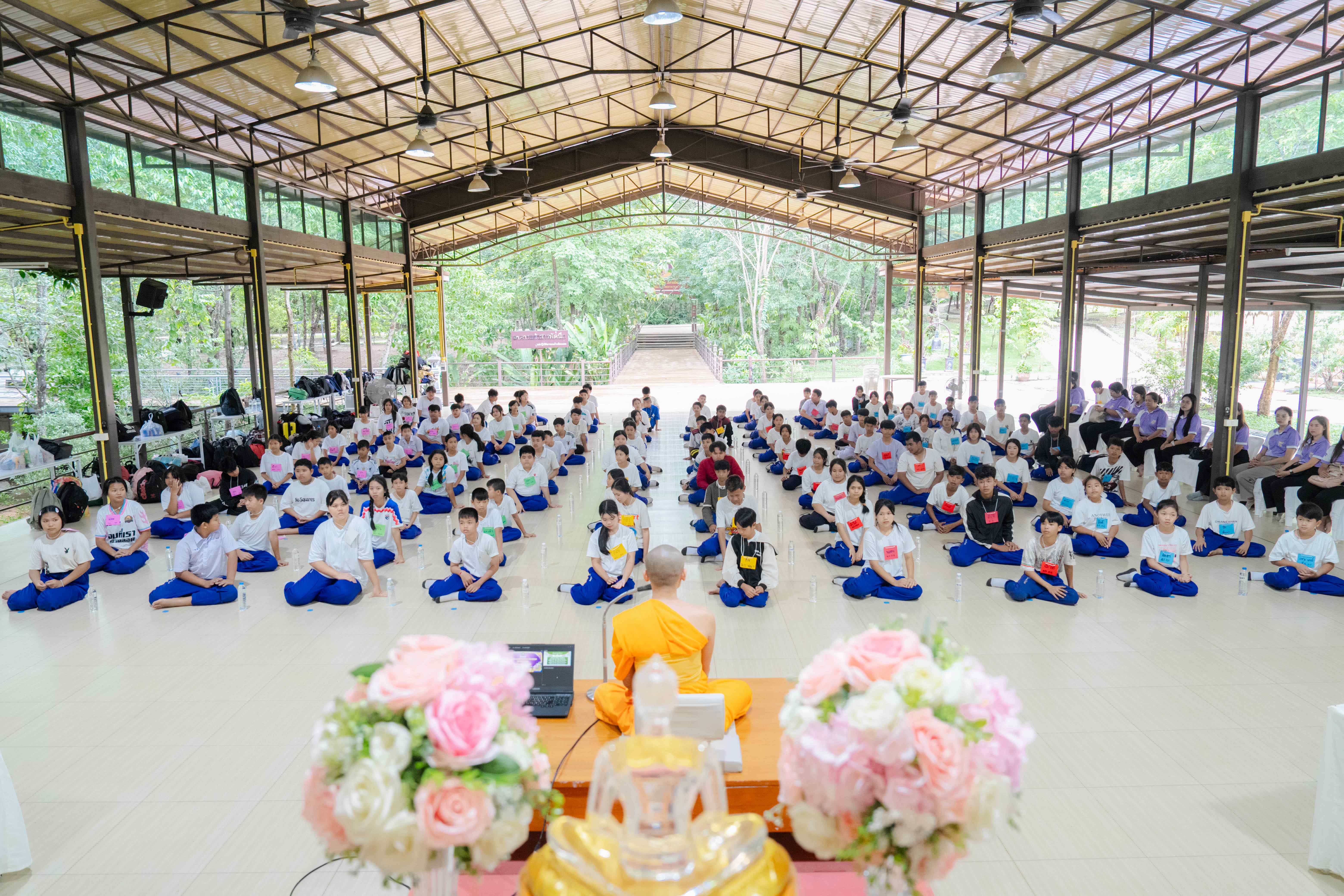 ศูนย์ปฏิบัติธรรมแก้วเมืองเลย จัดอบรมศีลธรรม โรงเรียนชุมชนบ้านท่าสะอาด