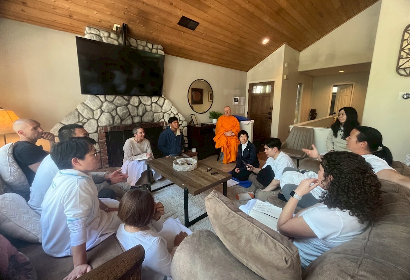 วัดพระธรรมกายแคลิฟอร์เนีย จัดกิจกรรมปฏิบัติธรรม และหล่อหลอมอาสาสมัครชาวท้องถิ่น