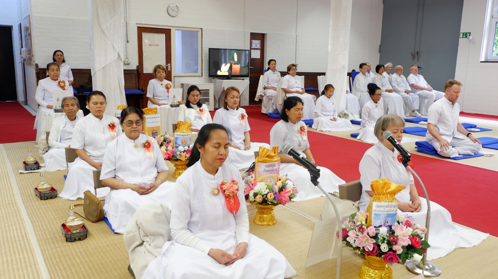 ทุกท่านได้ร่วมกันปฏิบัติธรรม