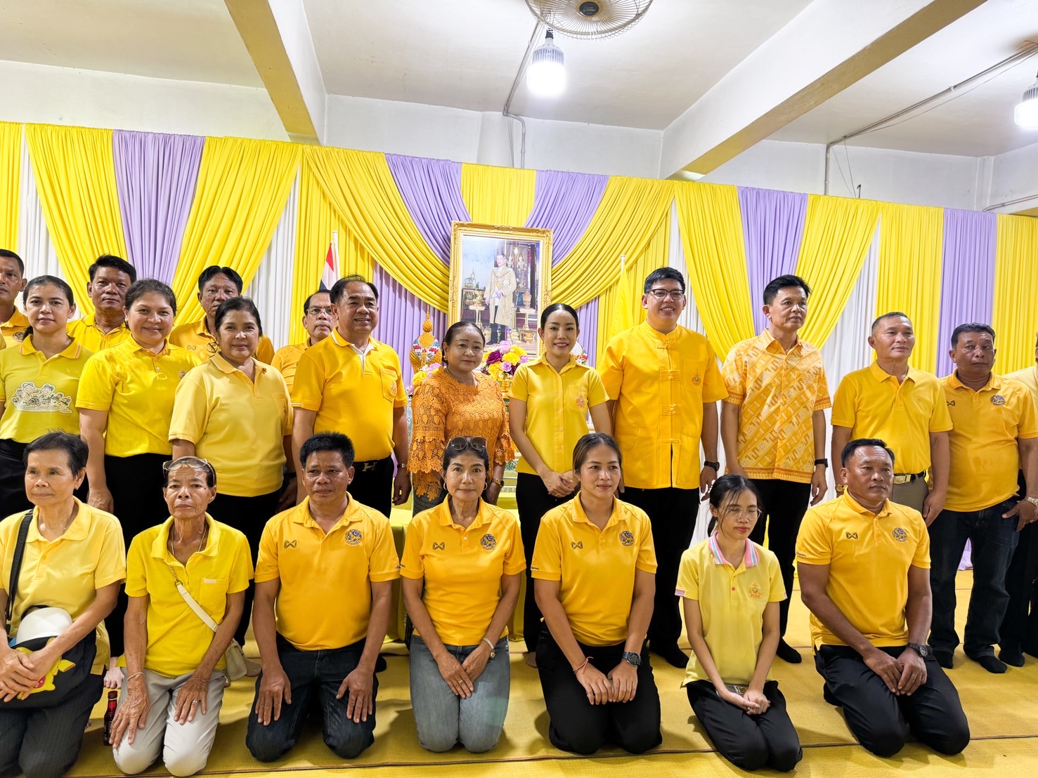 คณะสงฆ์อำเภอคลองหลวง ร่วมกับอำเภอคลองหลวง จัดพิธีเจริญพระพุทธมนต์เฉลิมพระเกียรติ