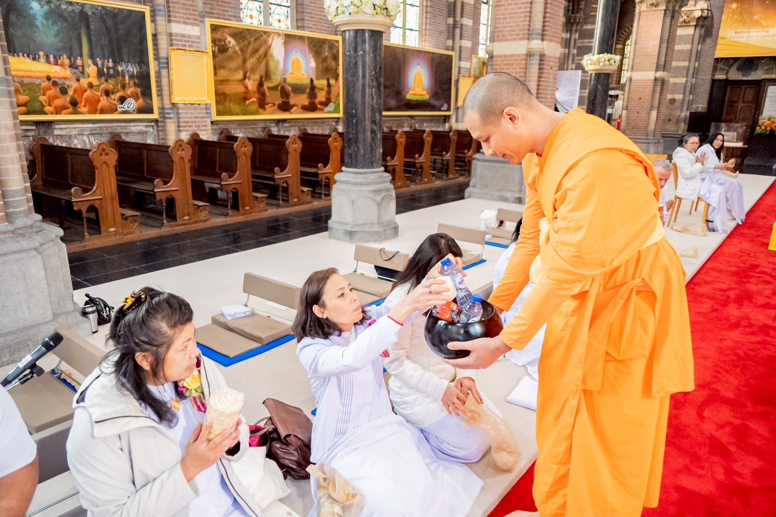 วัดพระธรรมกายเนเธอร์แลนด์ จัดงานบุญบูชาข้าวพระ