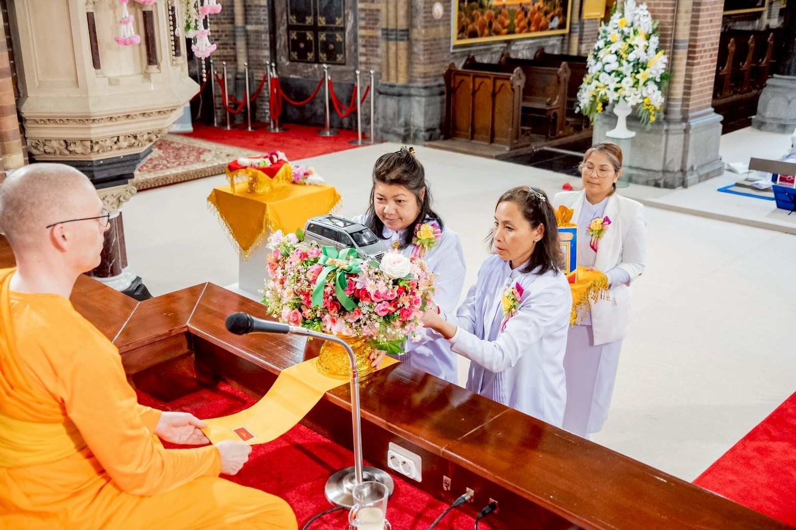 วัดพระธรรมกายเนเธอร์แลนด์ จัดงานบุญบูชาข้าวพระ