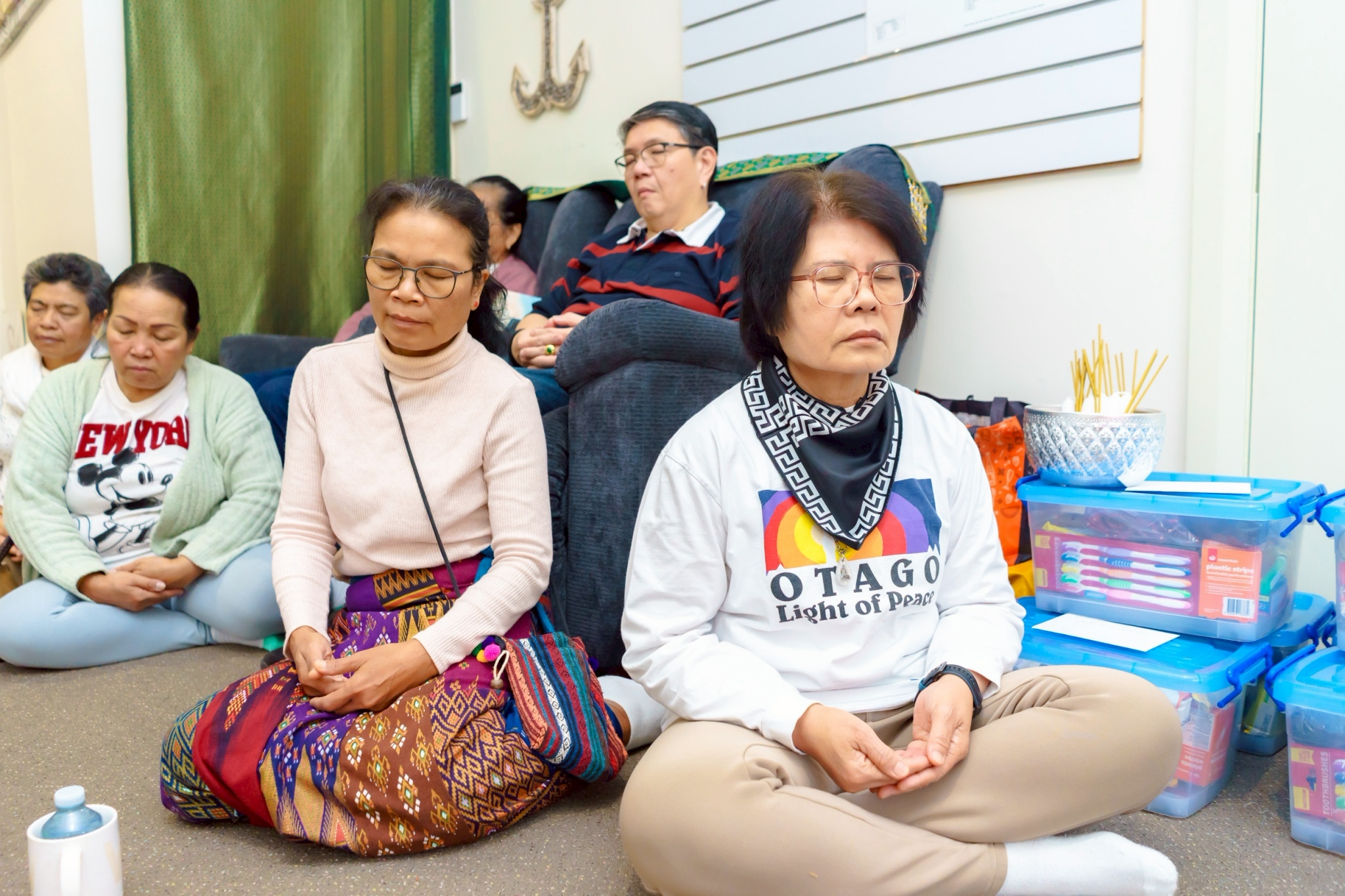 ปฏิบัติธรรม ตามเสียงนำนั่งของหลวงพ่อธัมมชโย