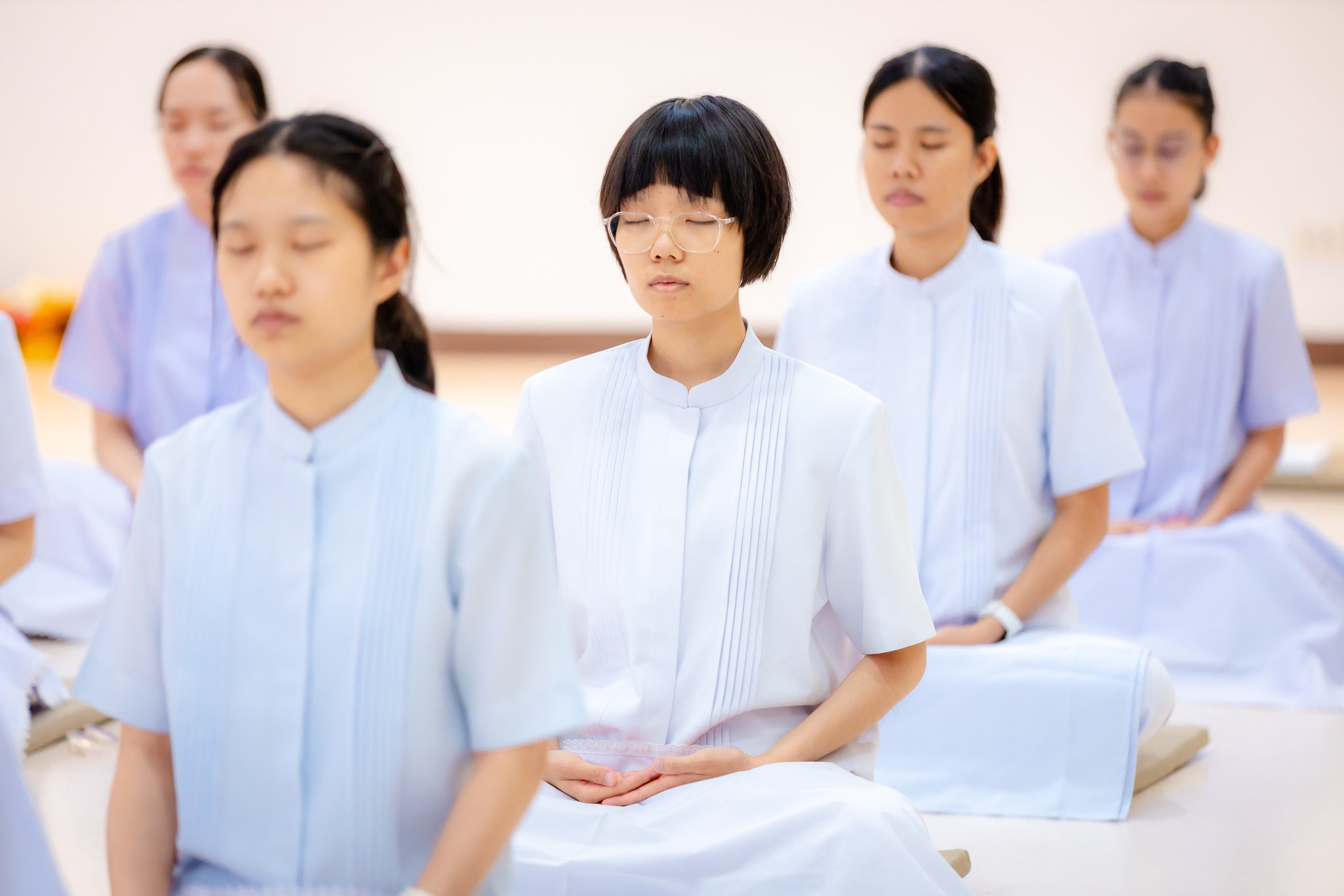 ฝึกสมาธิและหลักธรรมในพระพุทธศาสนา