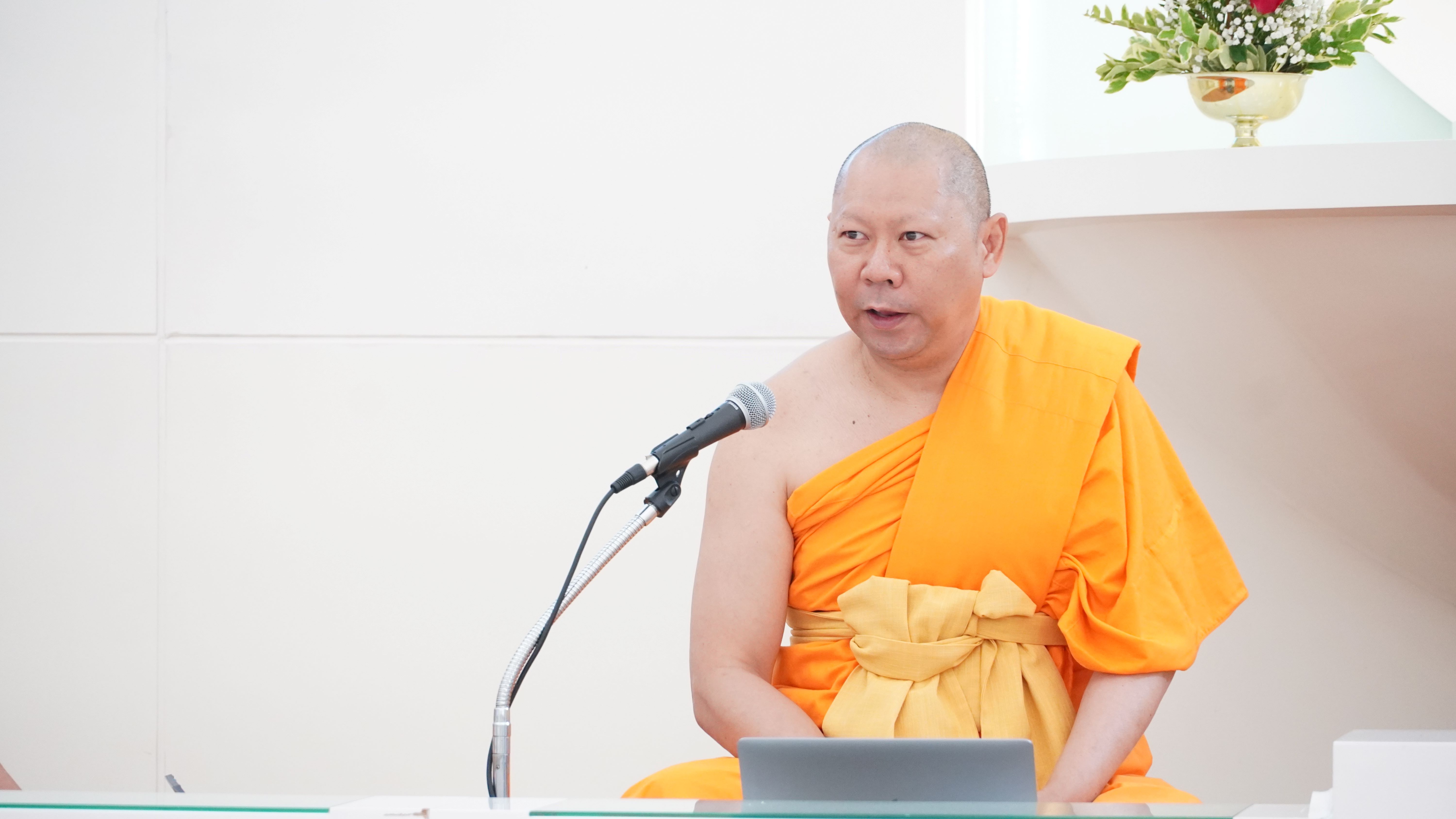 วัดพระธรรมกายฟลอริดา จัดพิธีทอดผ้าป่าบำรุงวัด