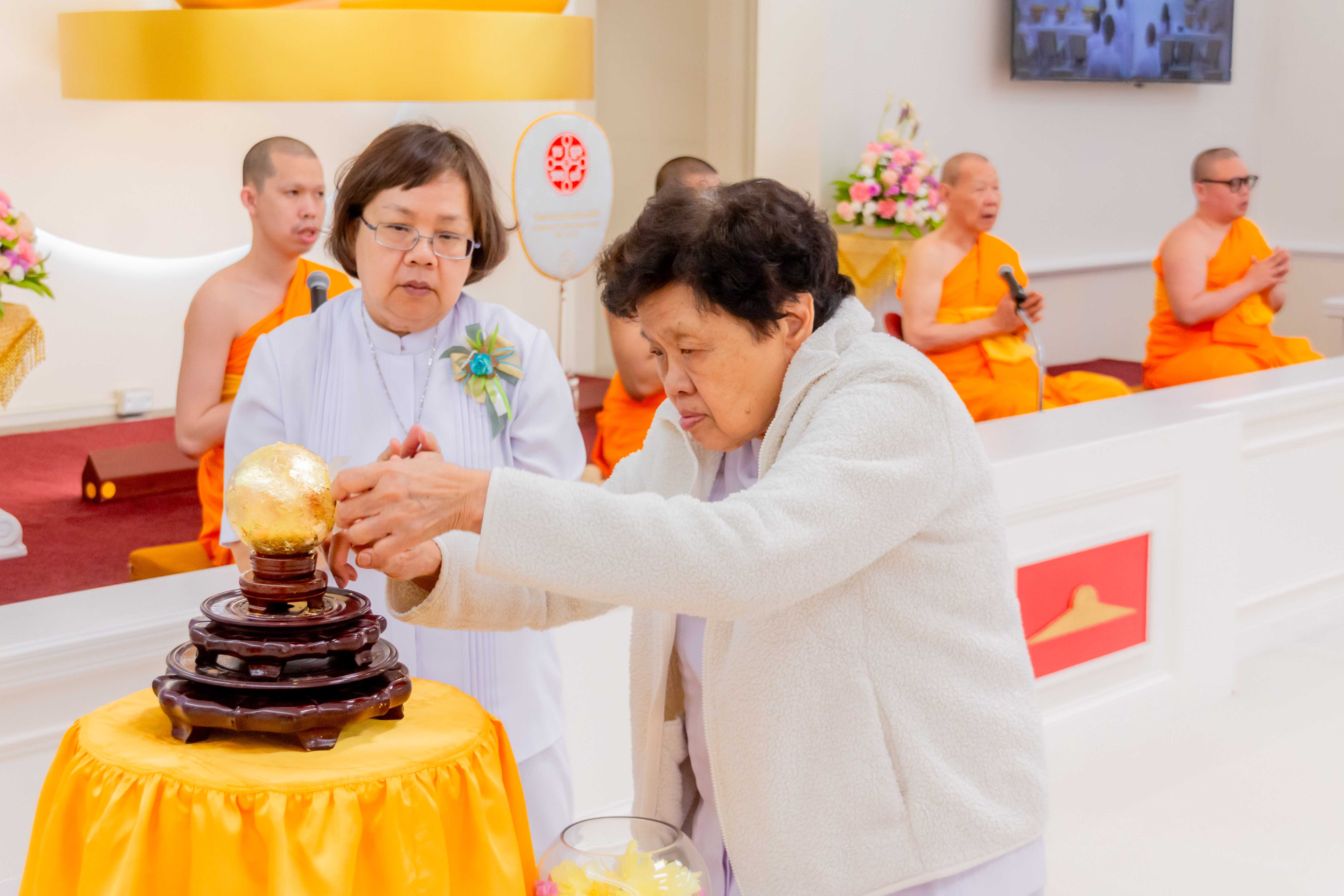 ปิดแผ่นทอง ดวงแก้วเห็นแล้วรวย