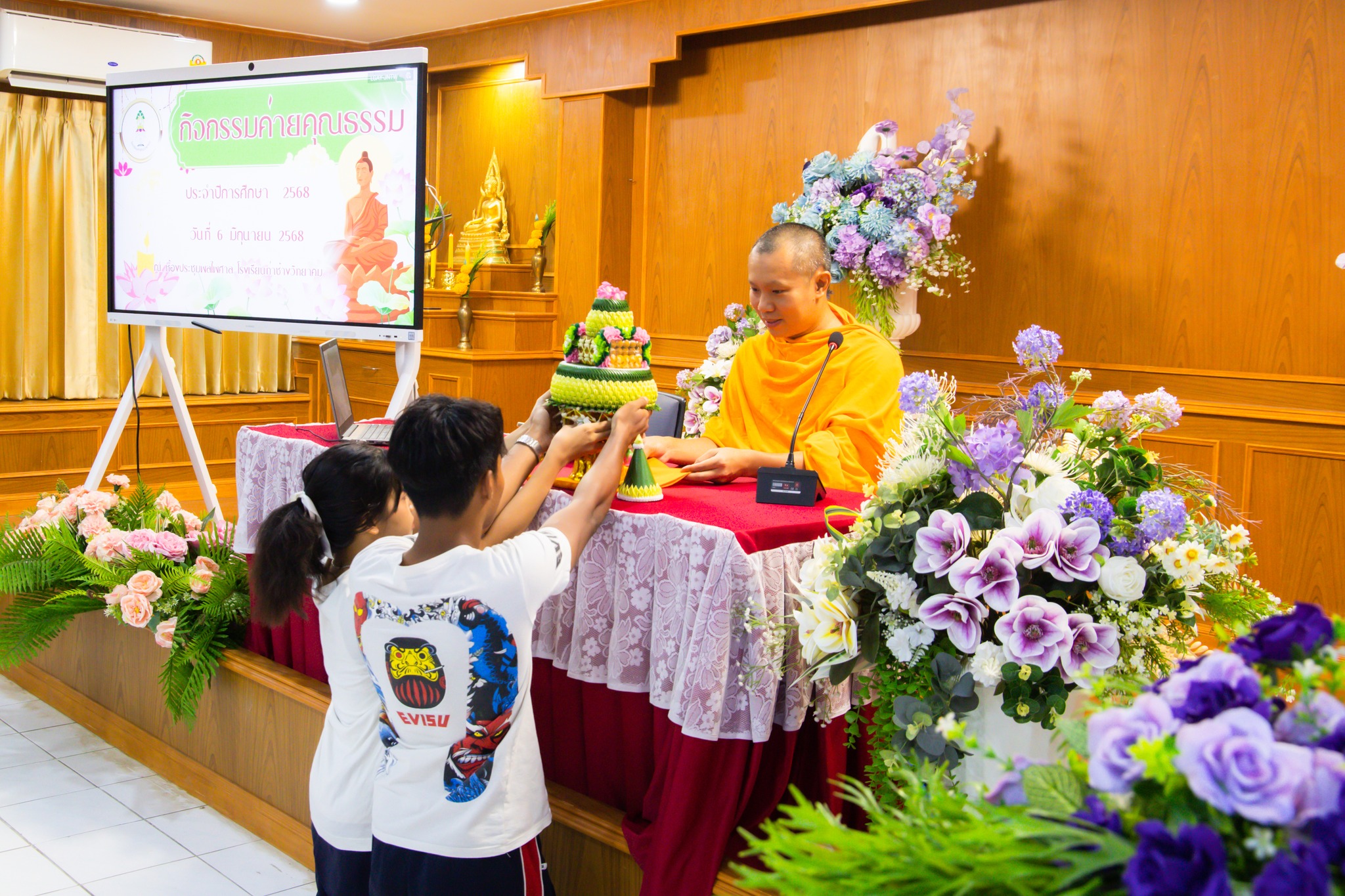 โรงเรียนท่าช้างวิทยาคม เข้าค่ายอบรมศีลธรรม