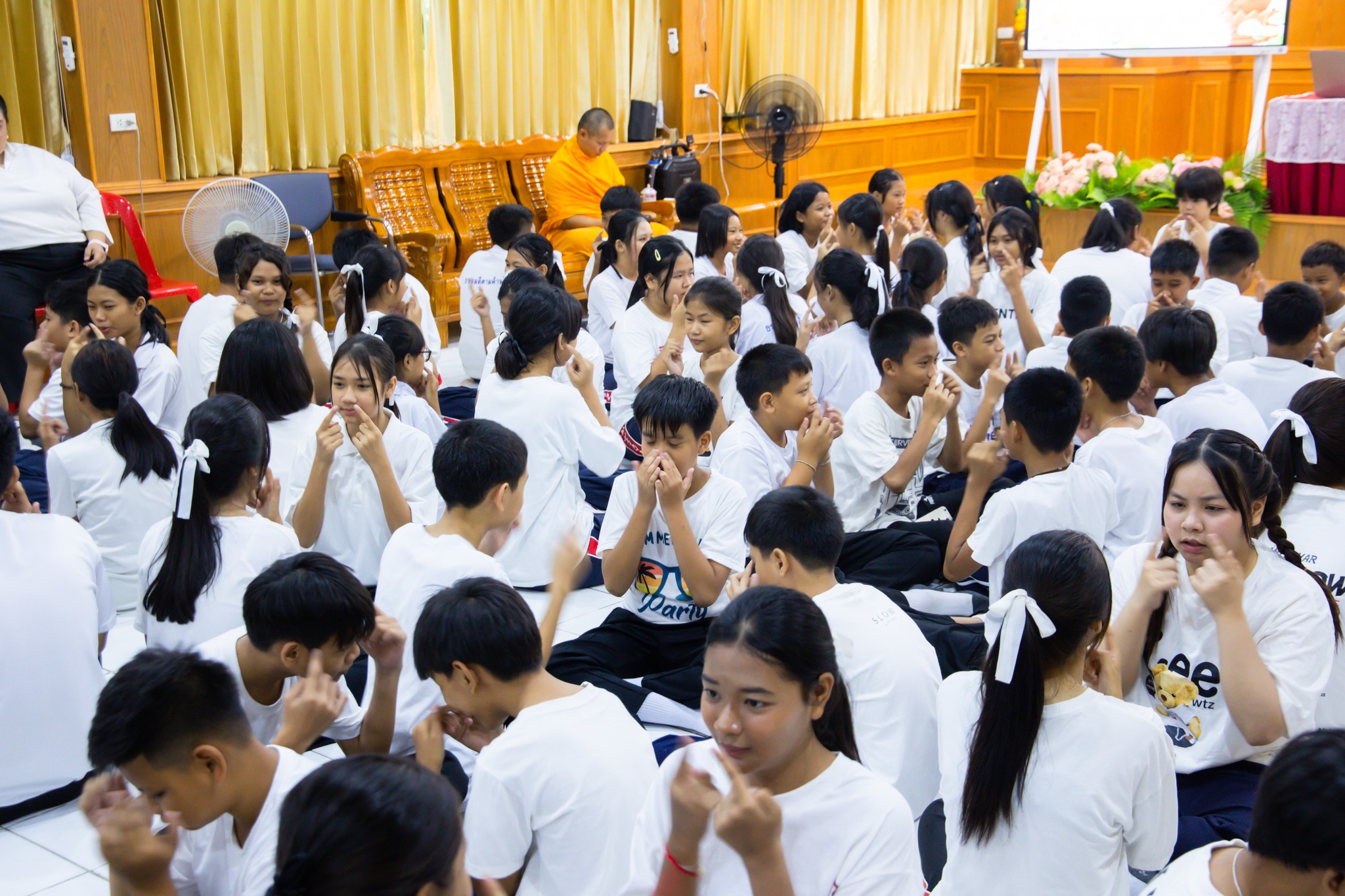 โรงเรียนท่าช้างวิทยาคม เข้าค่ายอบรมศีลธรรม