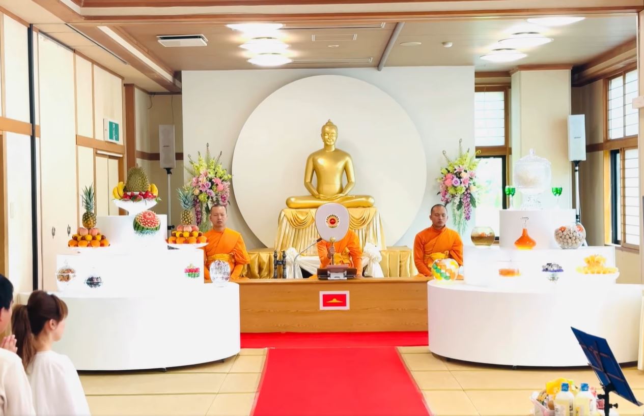 วัดพระธรรมกายนางาโน่ จัดปฐมเริ่มบูชาข้าวพระ