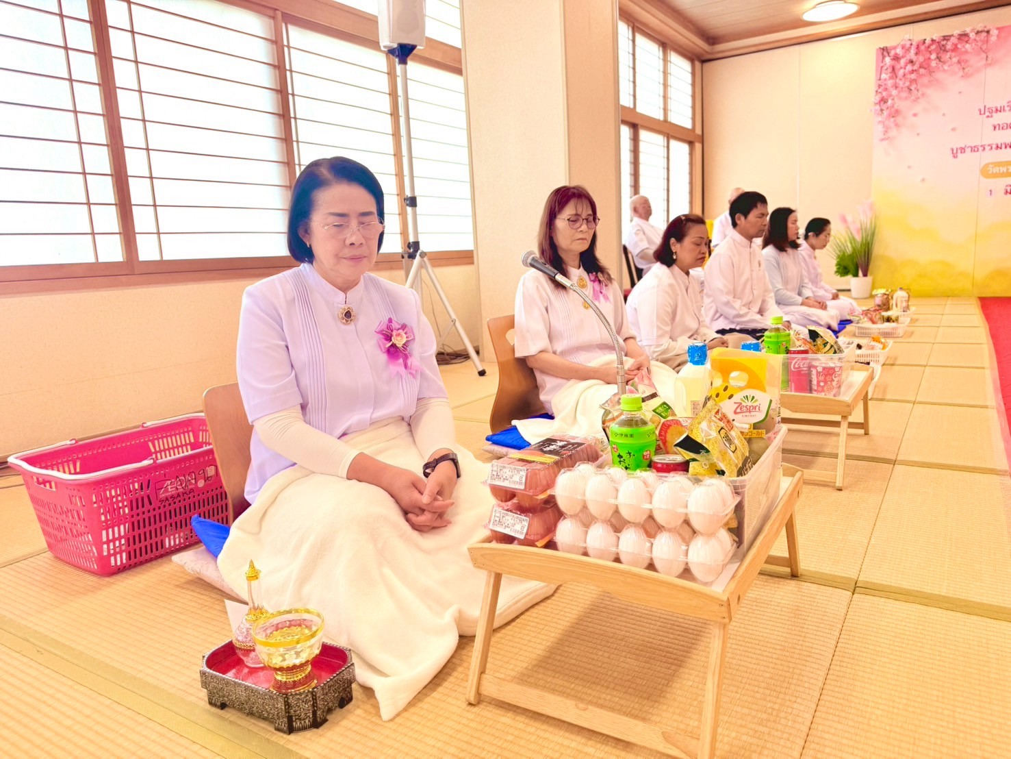 วัดพระธรรมกายนางาโน่ จัดปฐมเริ่มบูชาข้าวพระ