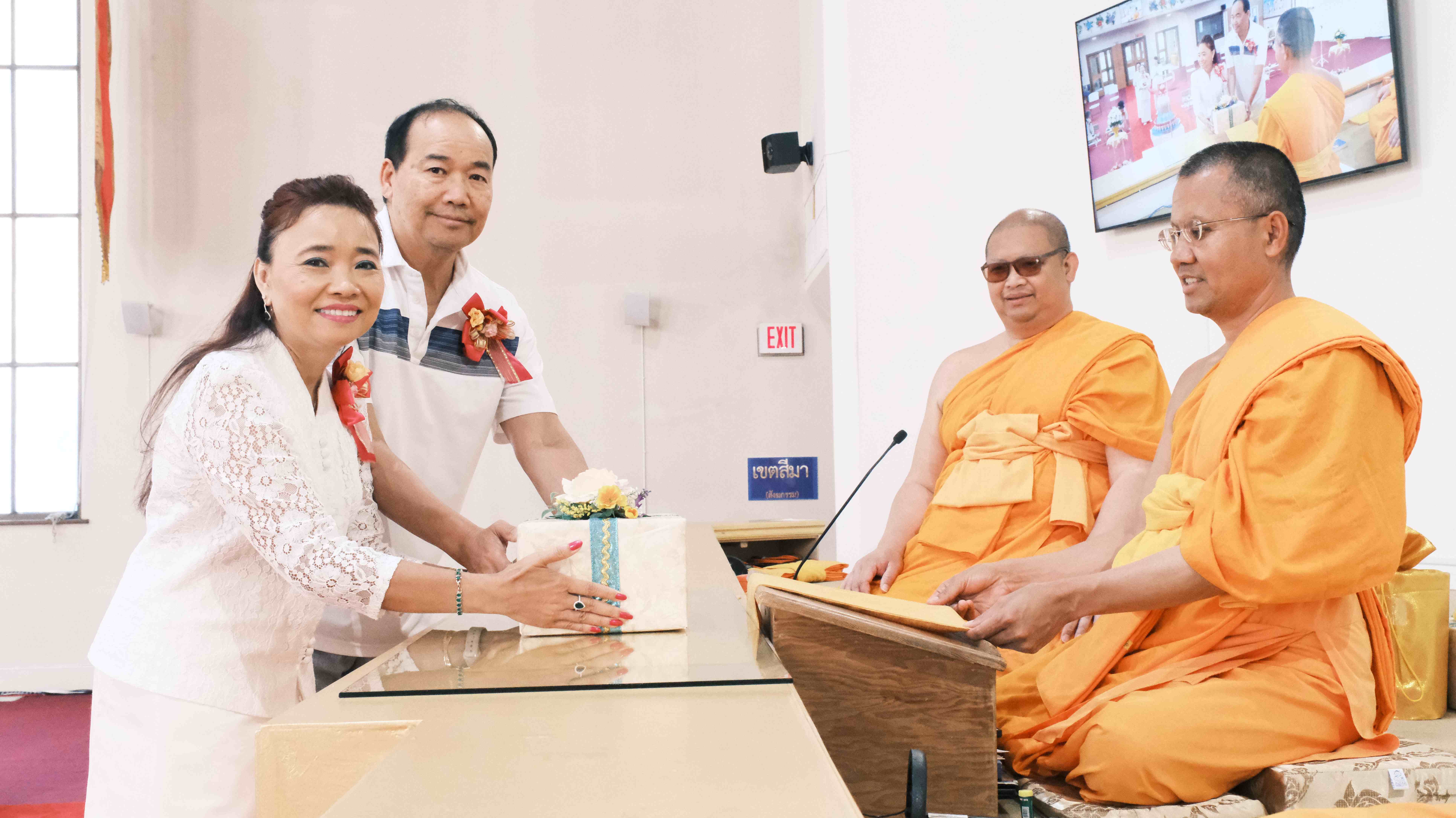วัดพระธรรมกายออเรกอน จัดพิธีทอดผ้าป่าบำรุงวัด