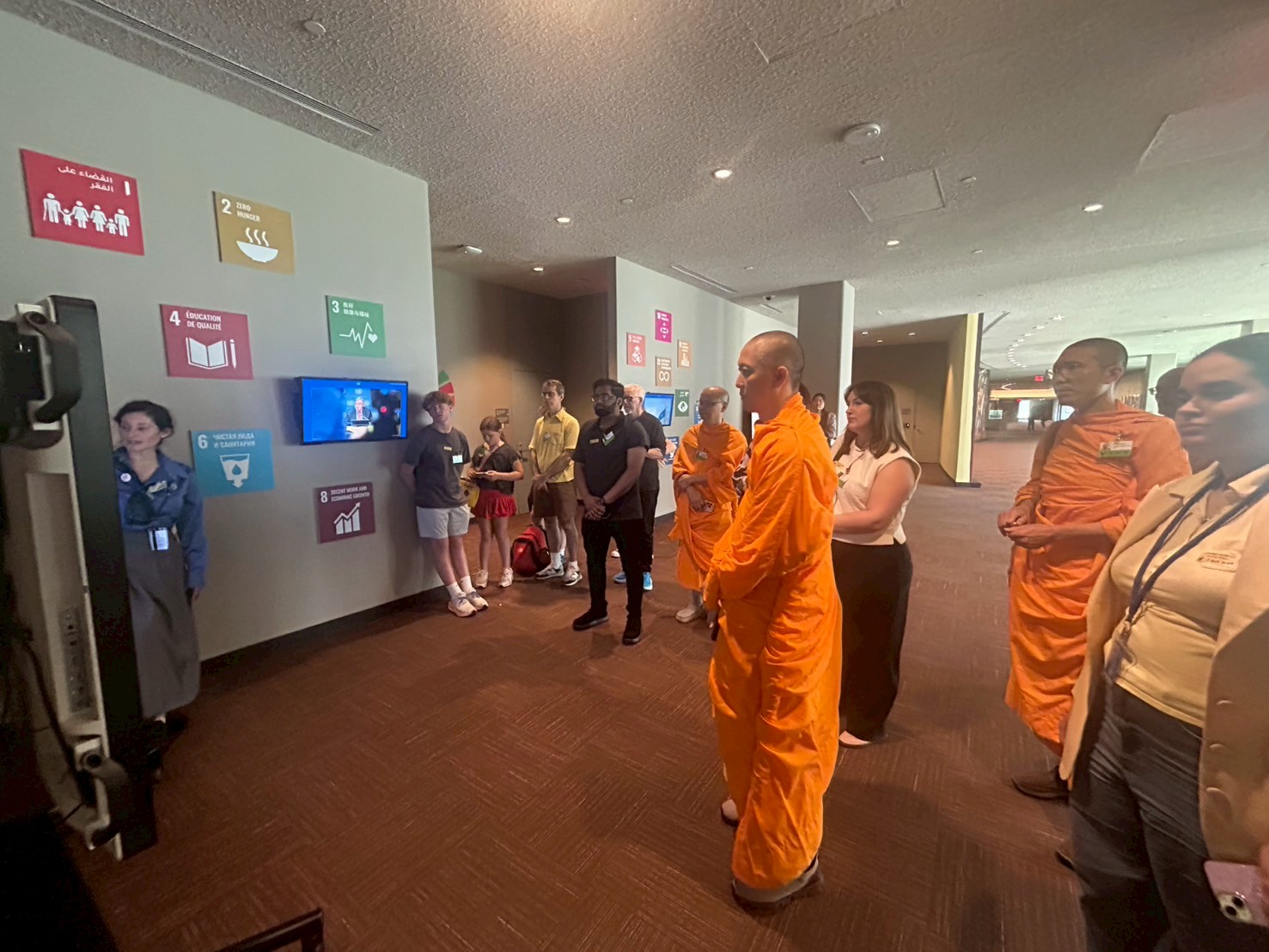 สหพันธ์ชาวพุทธทั่วโลก และคณะสงฆ์วัดพระธรรมกาย เยี่ยมชมองค์การสหประชาชาติ