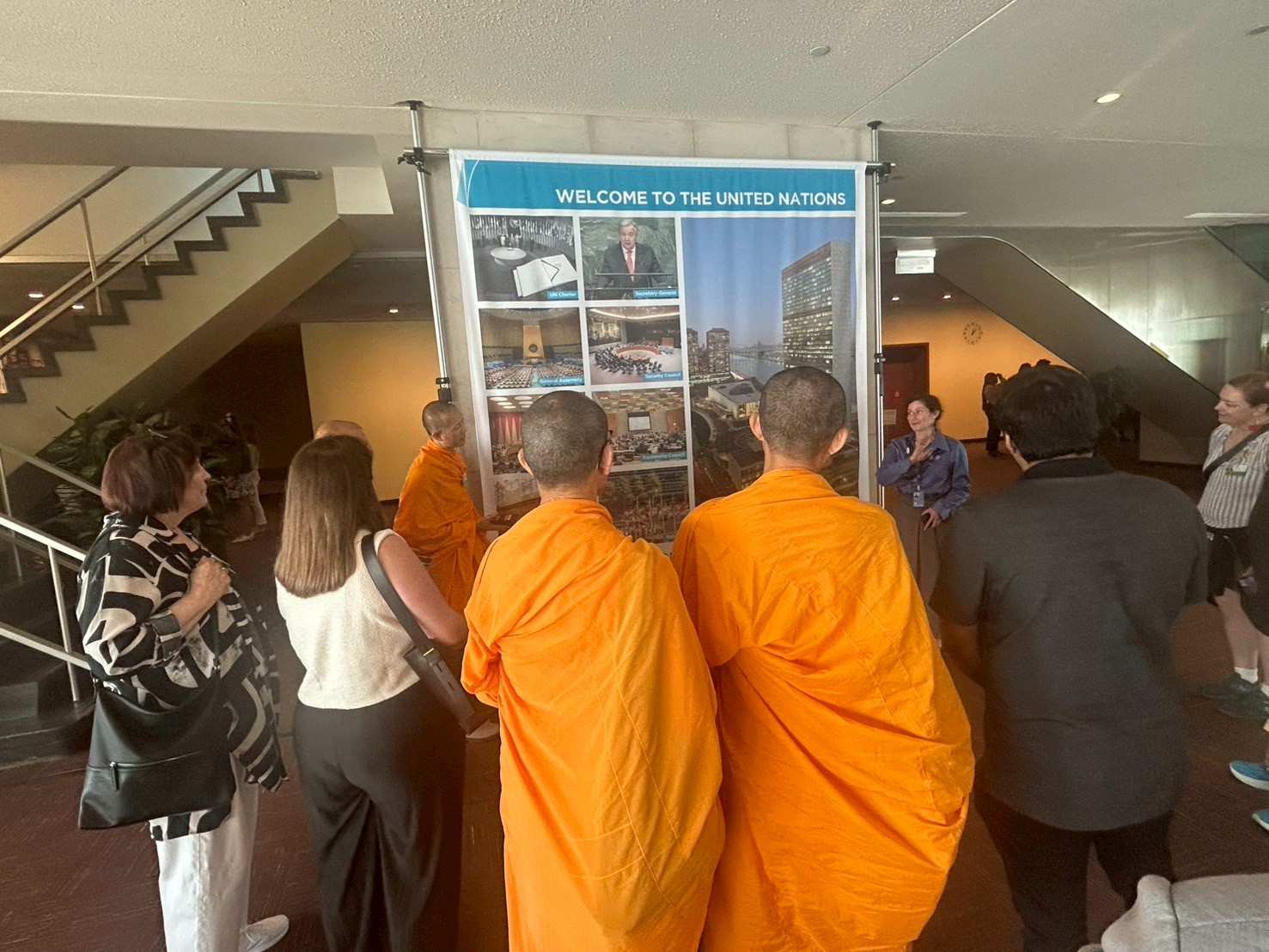 สหพันธ์ชาวพุทธทั่วโลก และคณะสงฆ์วัดพระธรรมกาย เยี่ยมชมองค์การสหประชาชาติ