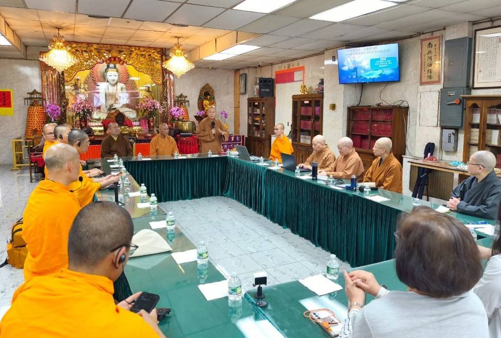 คณะได้เดินทางไปเยี่ยม Fa Wang Temple โดยมีการจัดประชุมเรื่อง เมตากรุณาในคัมภีร์ฝ่ายเถรวาท-มหายาน และวิสัยทัศน์ทางด้านการศึกษา